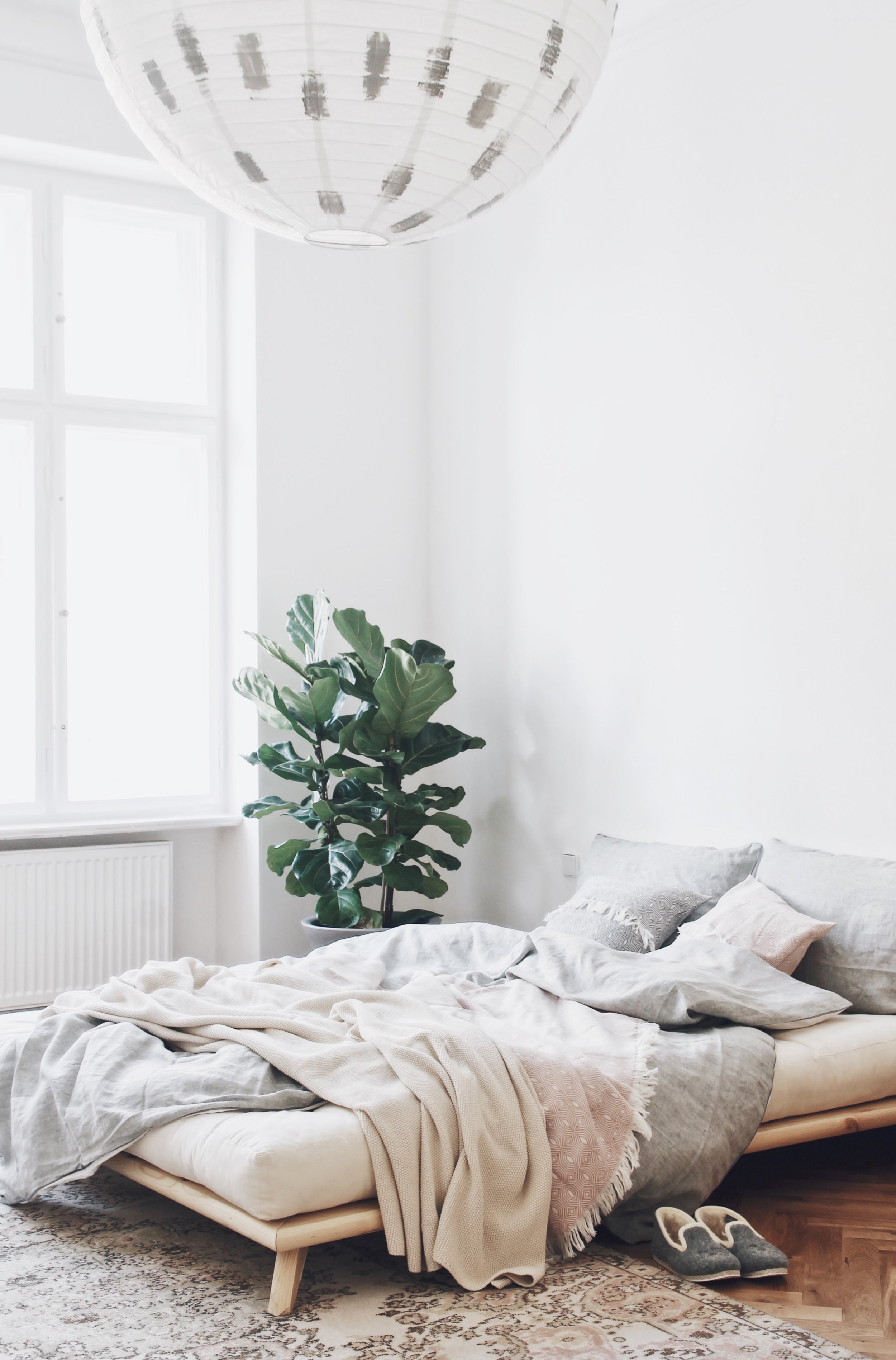 SENZA BED CLEAR LACQUERED 180 X 200