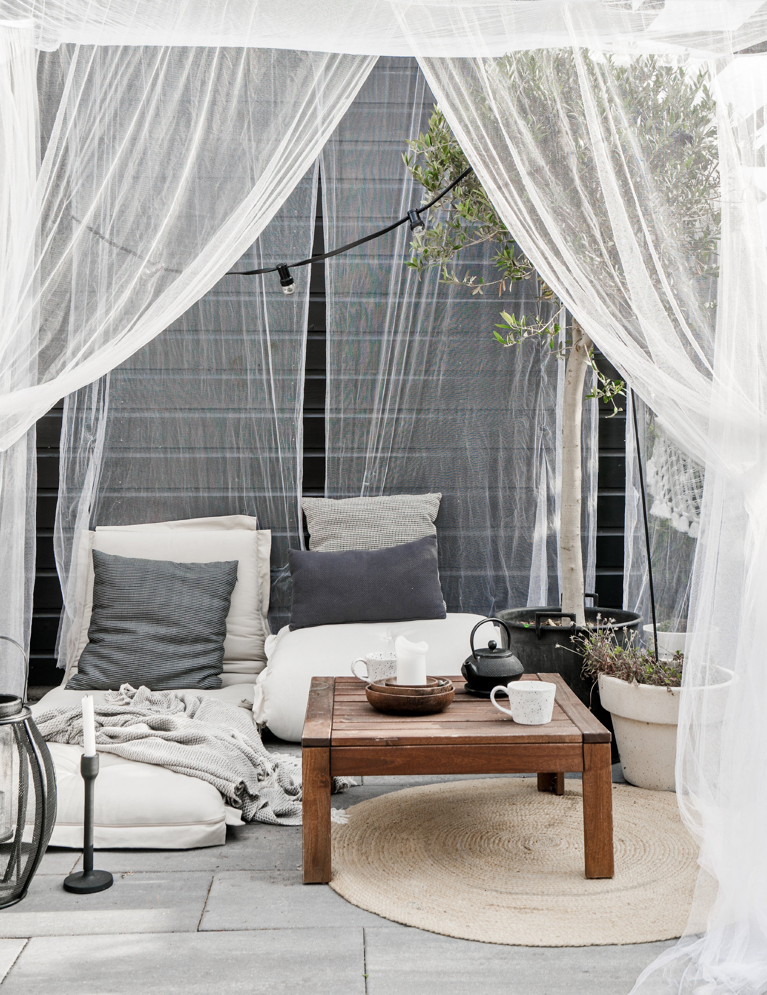 SIT AND SLEEP OUT™ WHITE