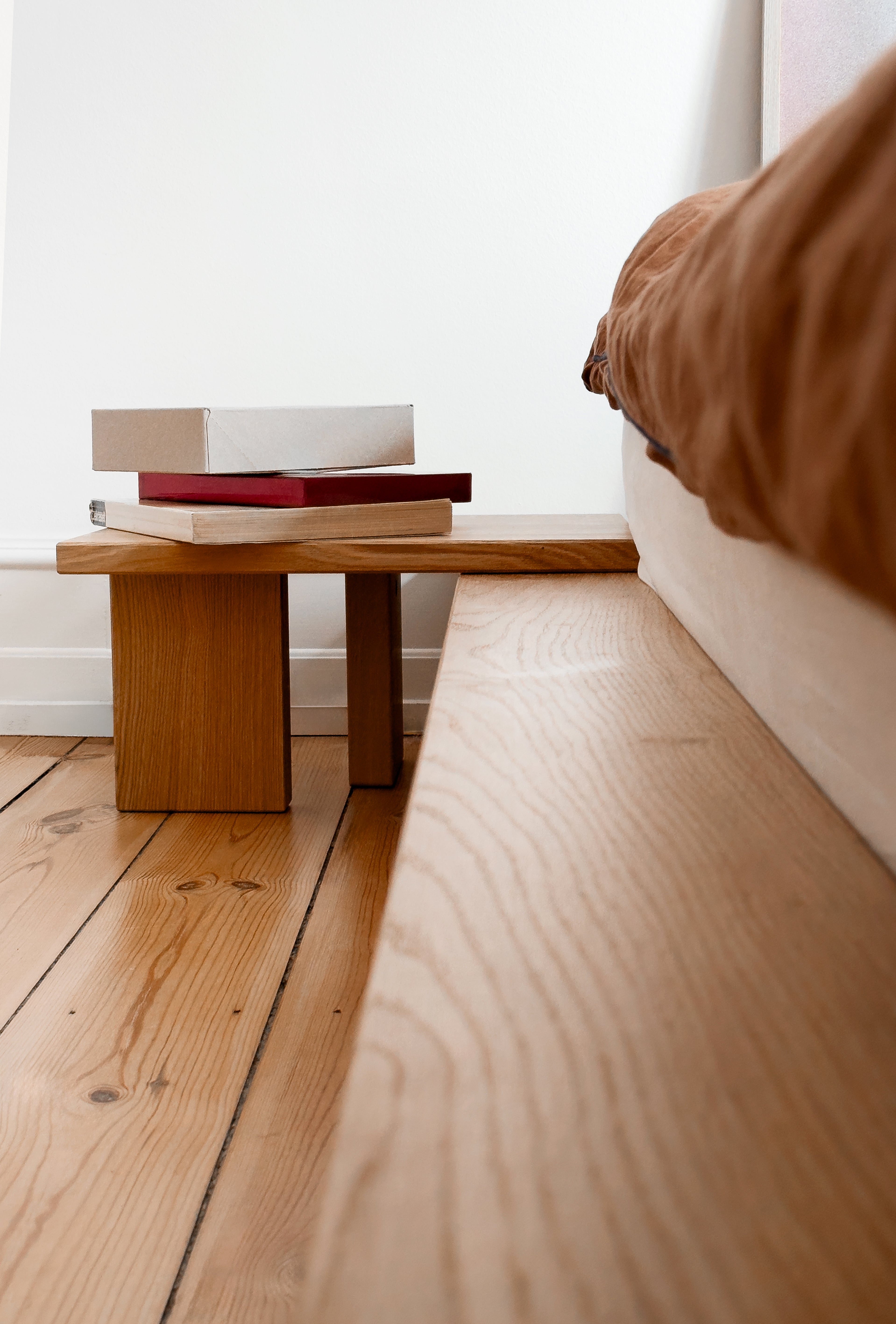 JAPAN BEDSIDE TABLE OAK