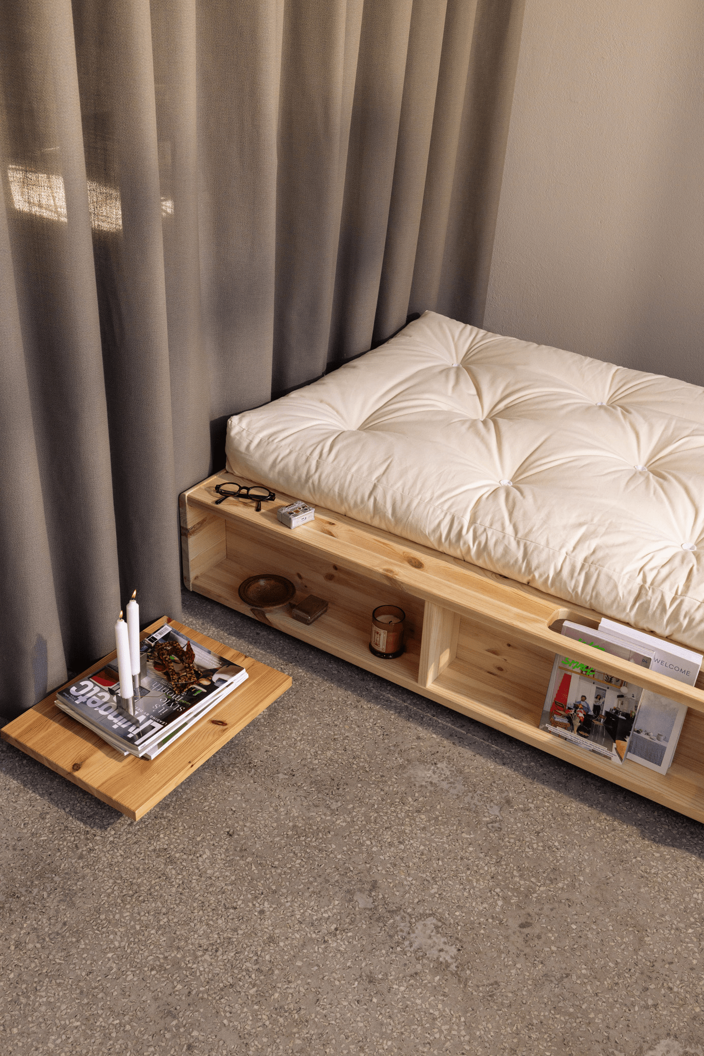 ZIGGY BED CLEAR LACQUERED 90 X 200