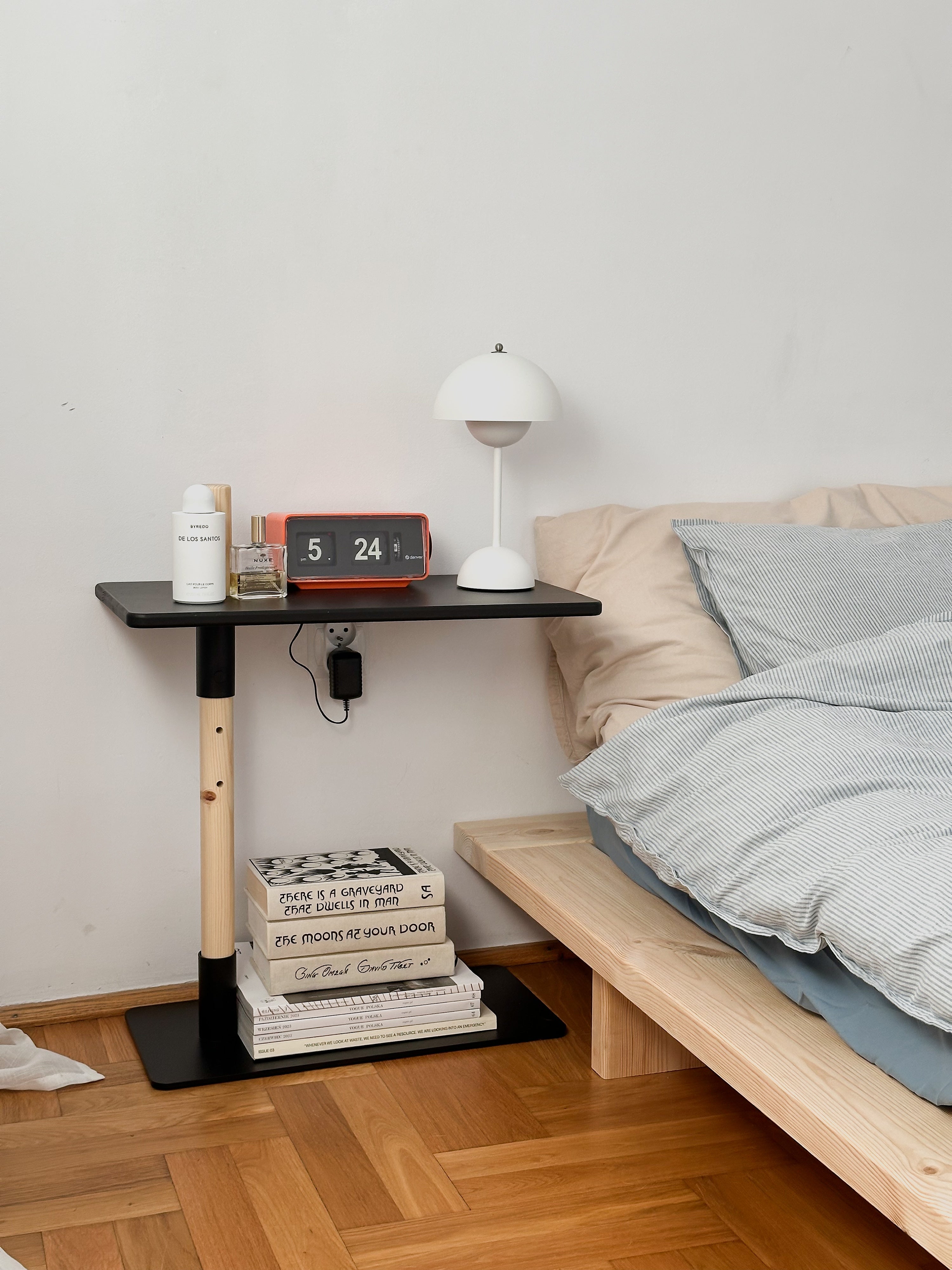 ADJUST TABLE CLEAR LACQUERED