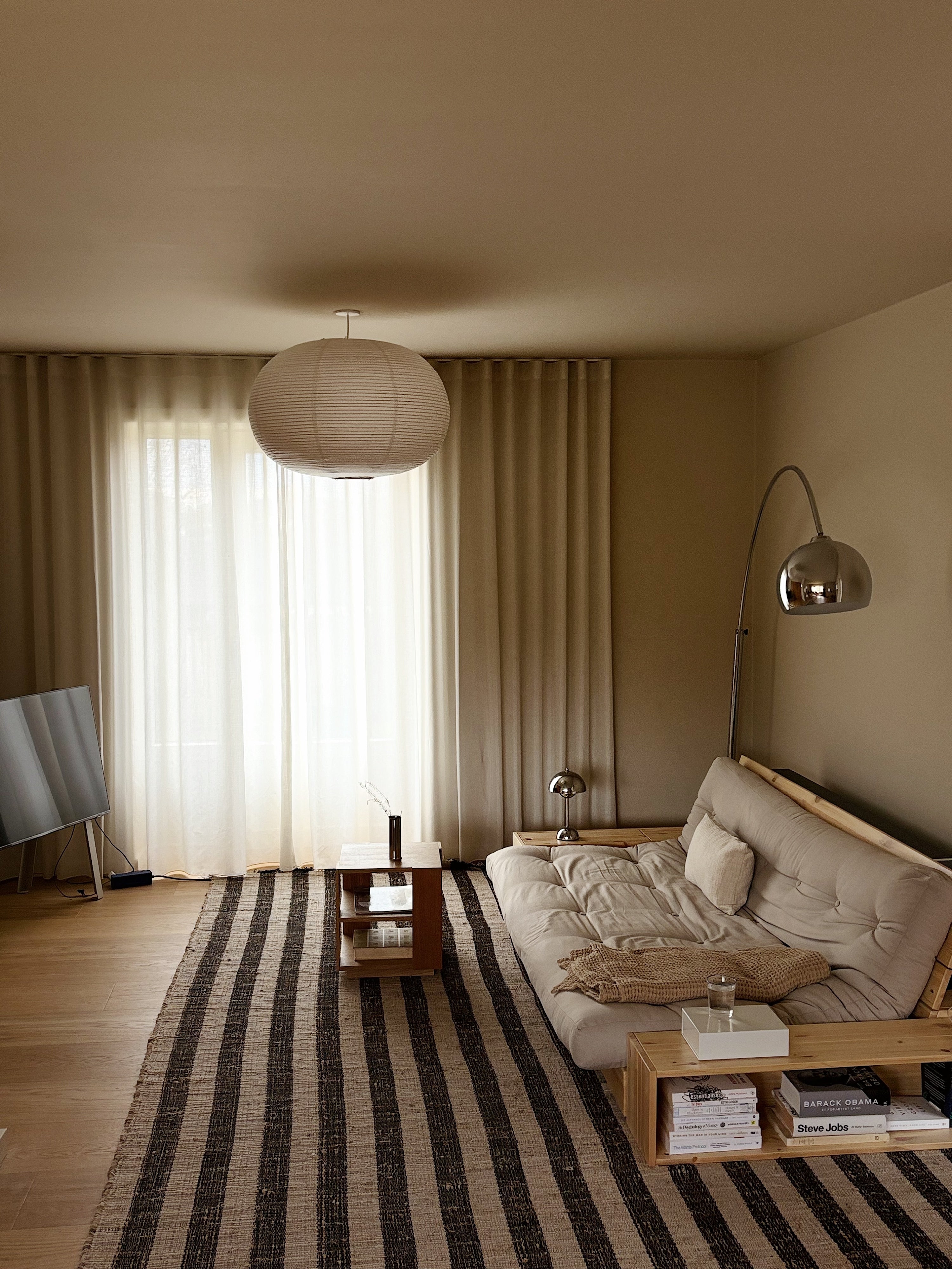 BASE BLACK NIGHT LACQUERED W. 5-LAYER MIXED MATTRESS CHARCOAL