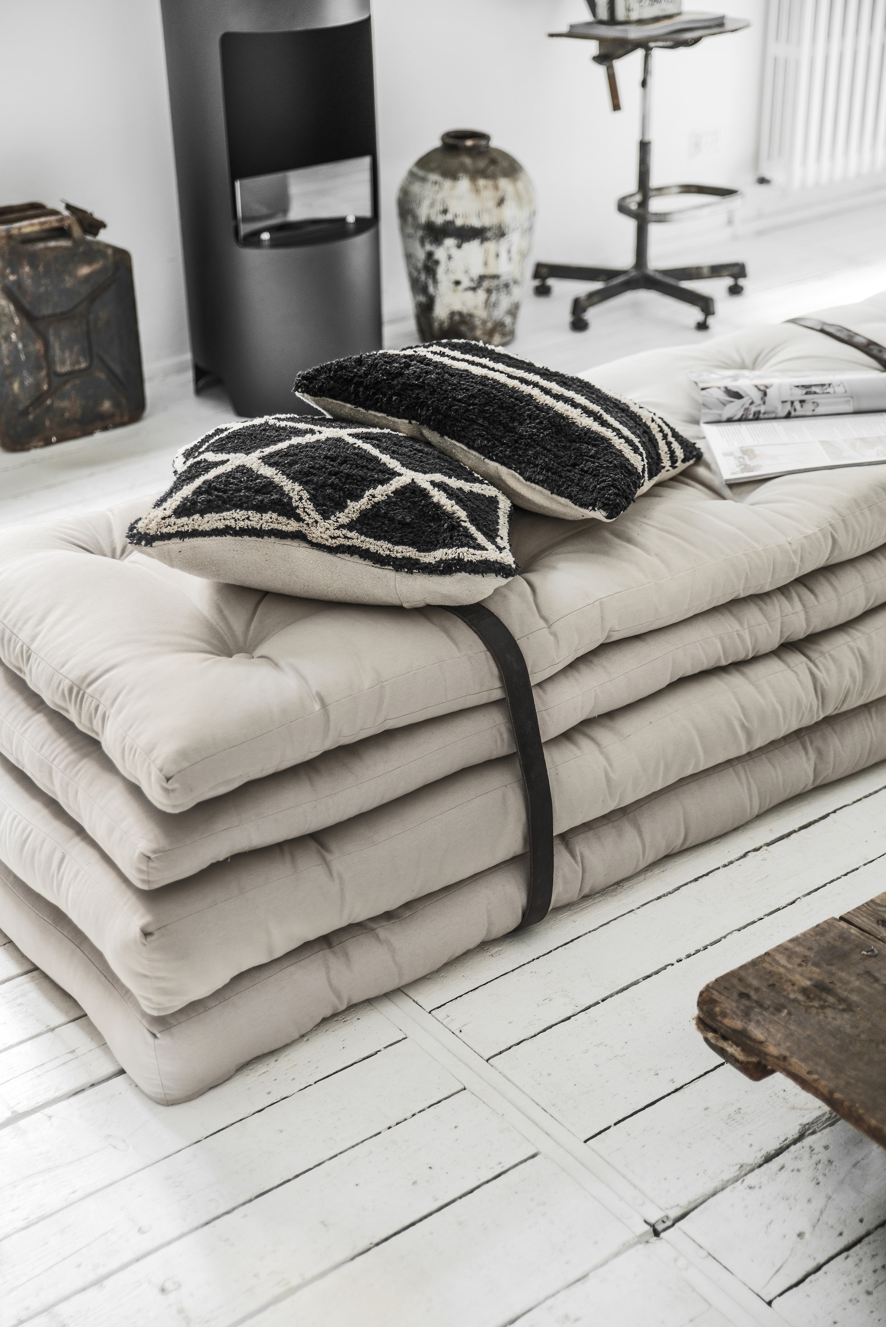 BUCKLE-UP CHAIR DARK GREY W. 2 BROWN LEATHER BELTS