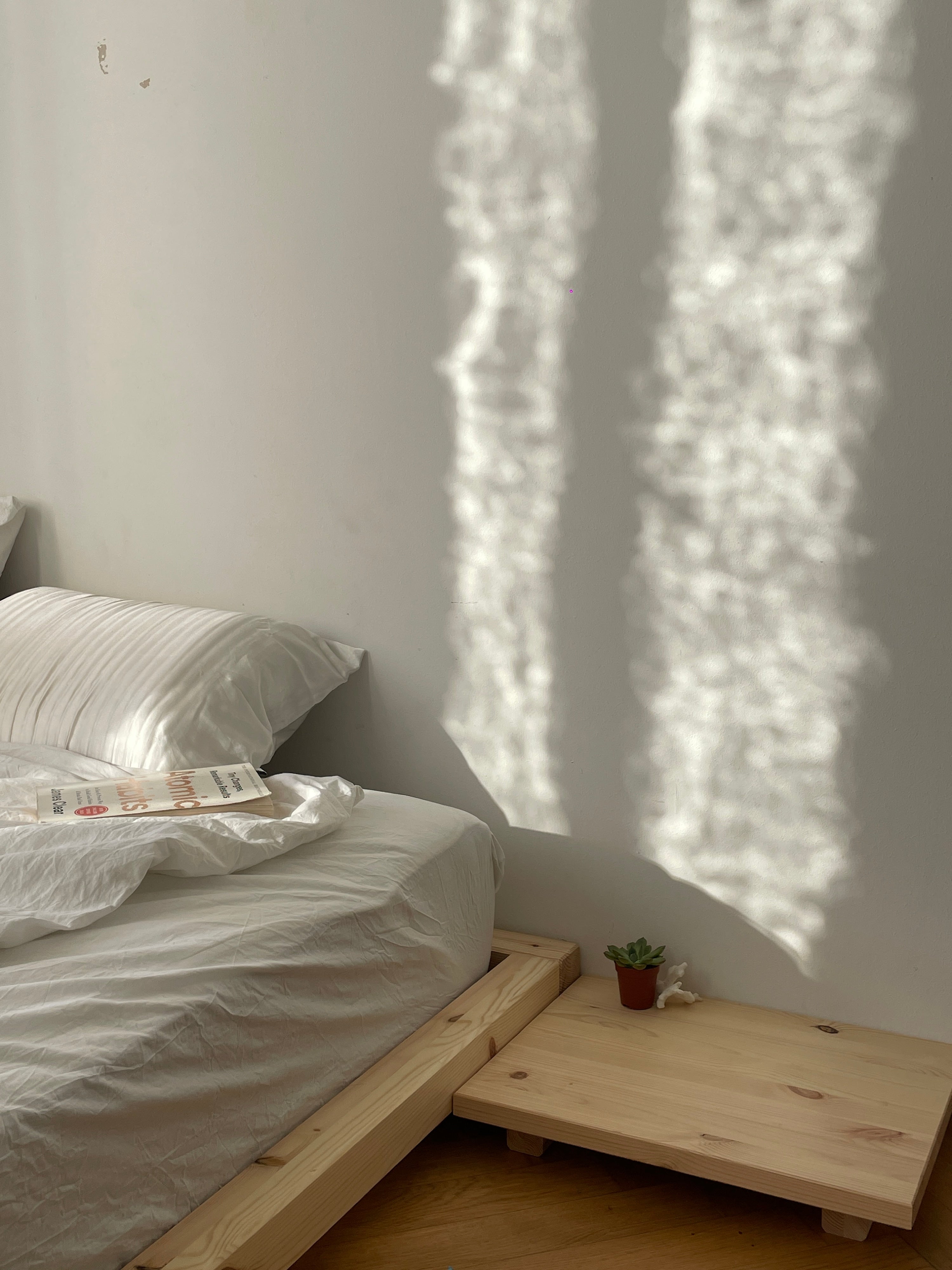 DOCK BED CLEAR LACQUERED QUEEN SIZE