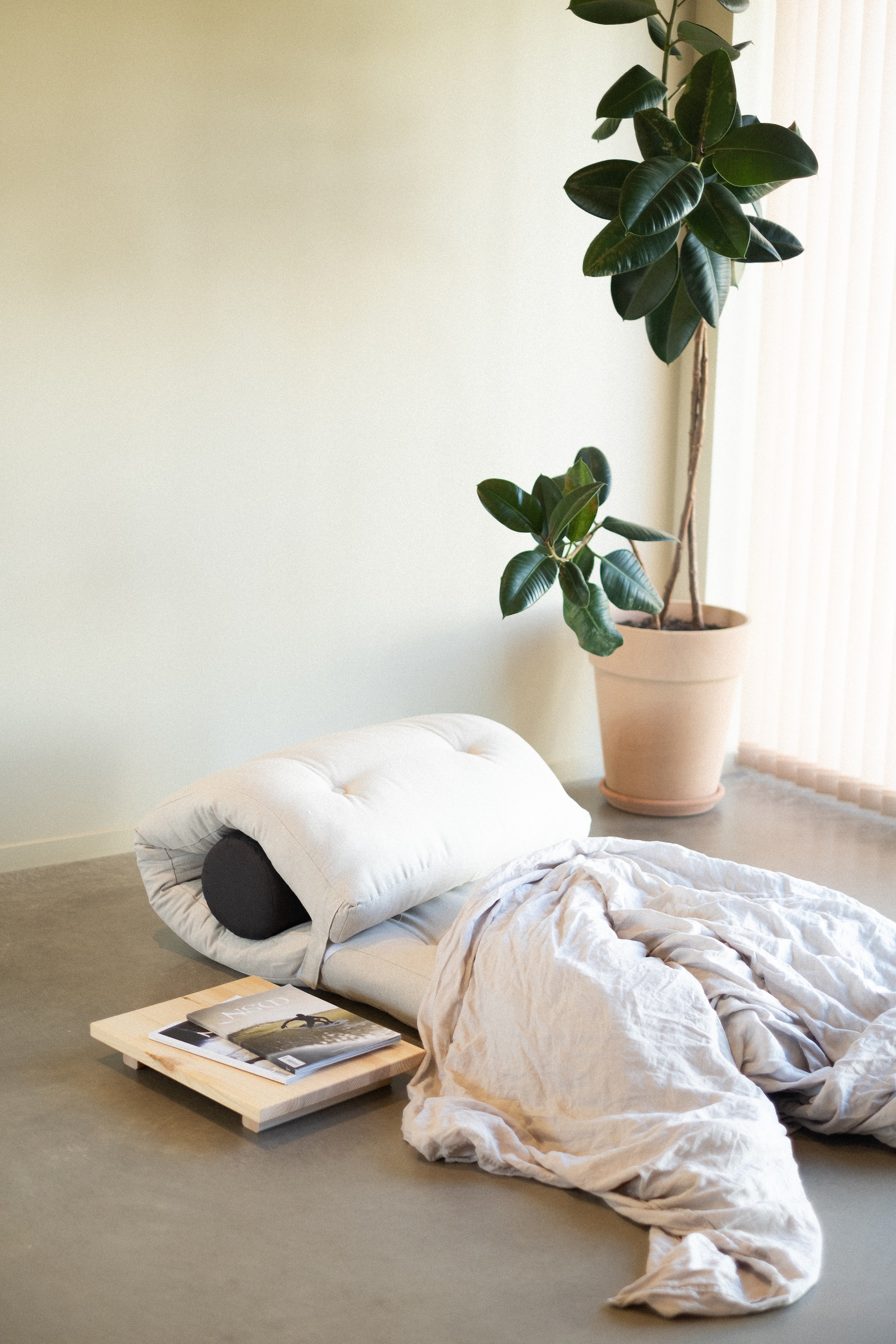 DOCK SIDE TABLE SET CLEAR LACQUERED