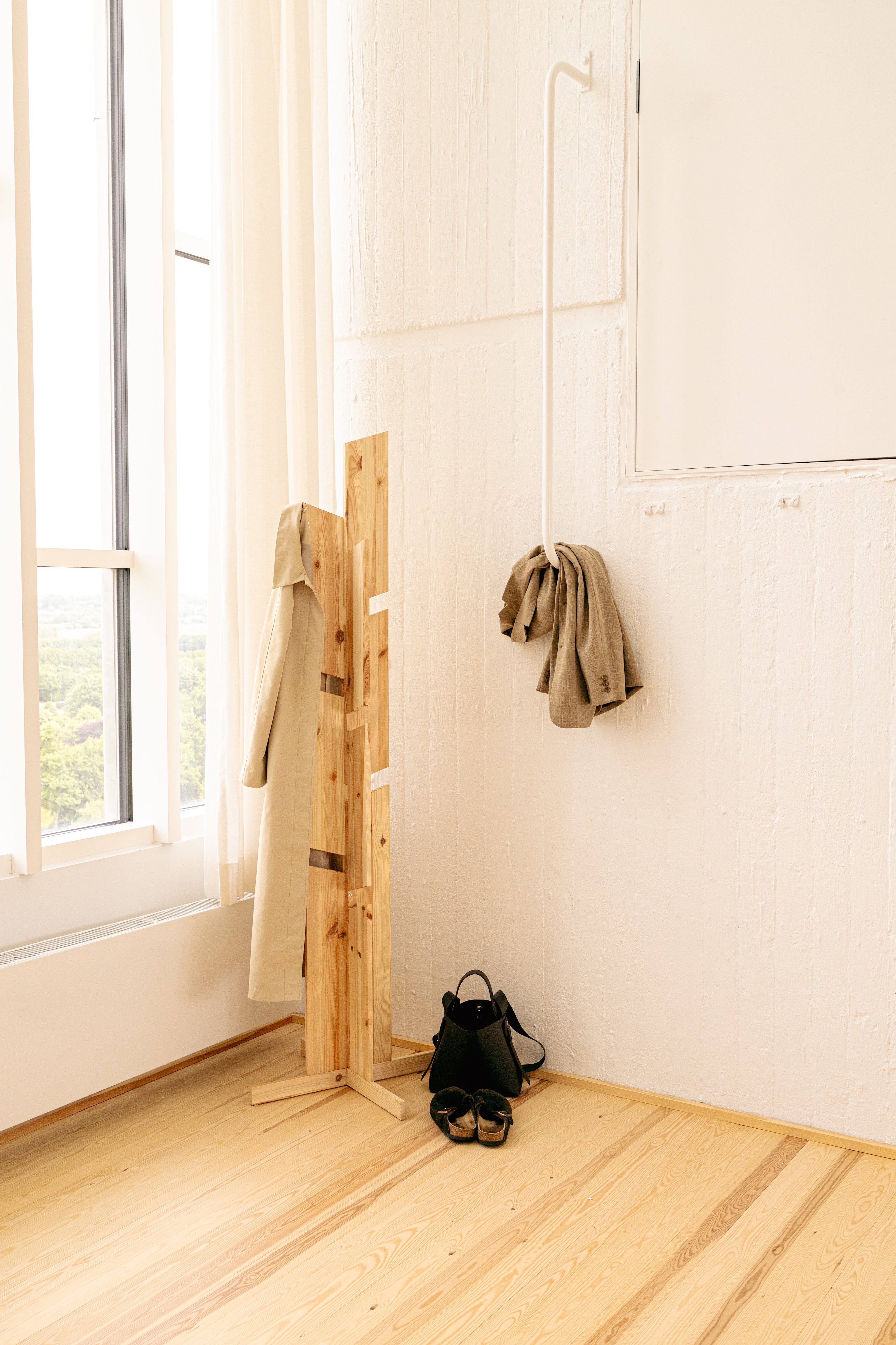 KEEPER COAT STAND RAW