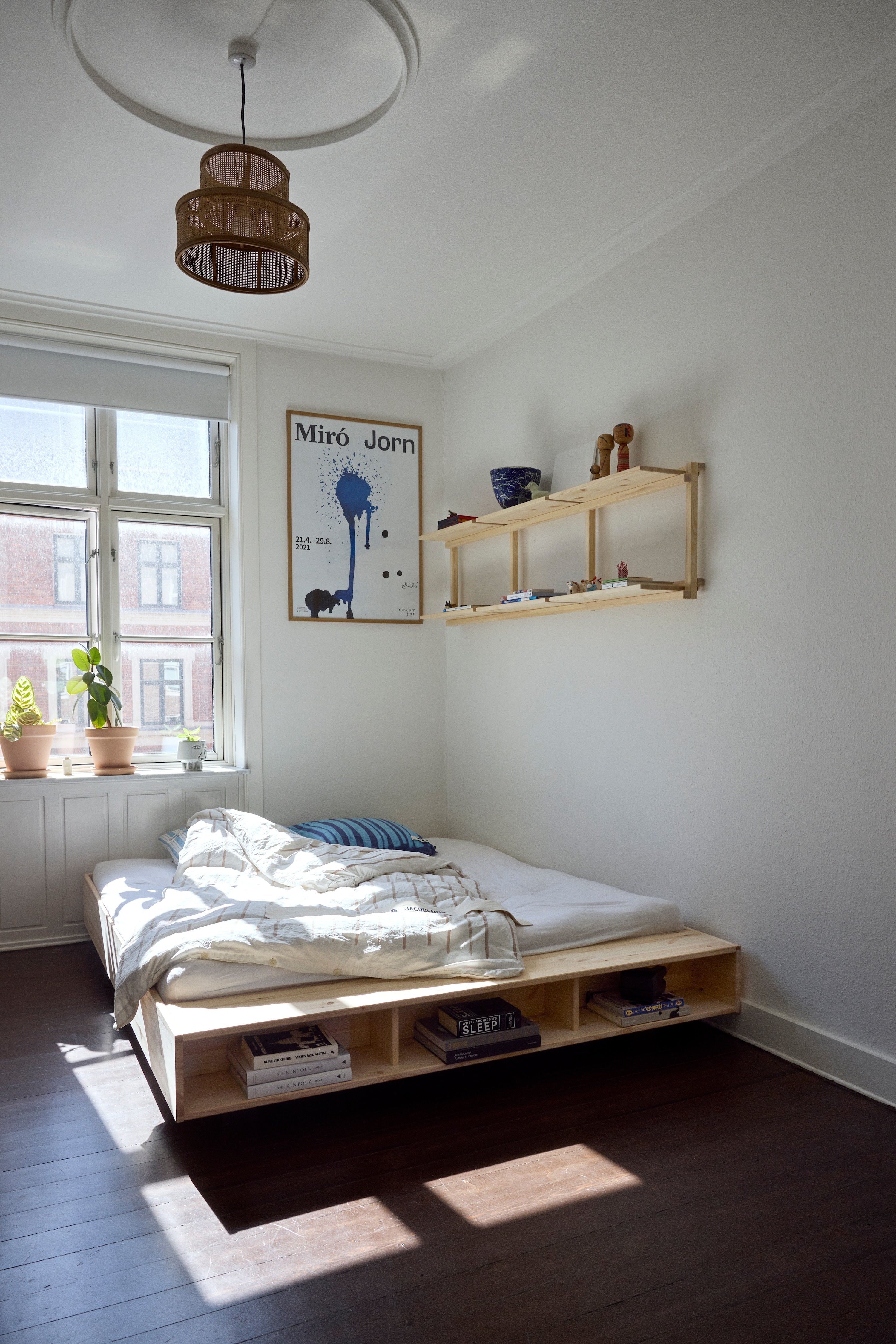 MERGE BED RAW QUEEN SIZE