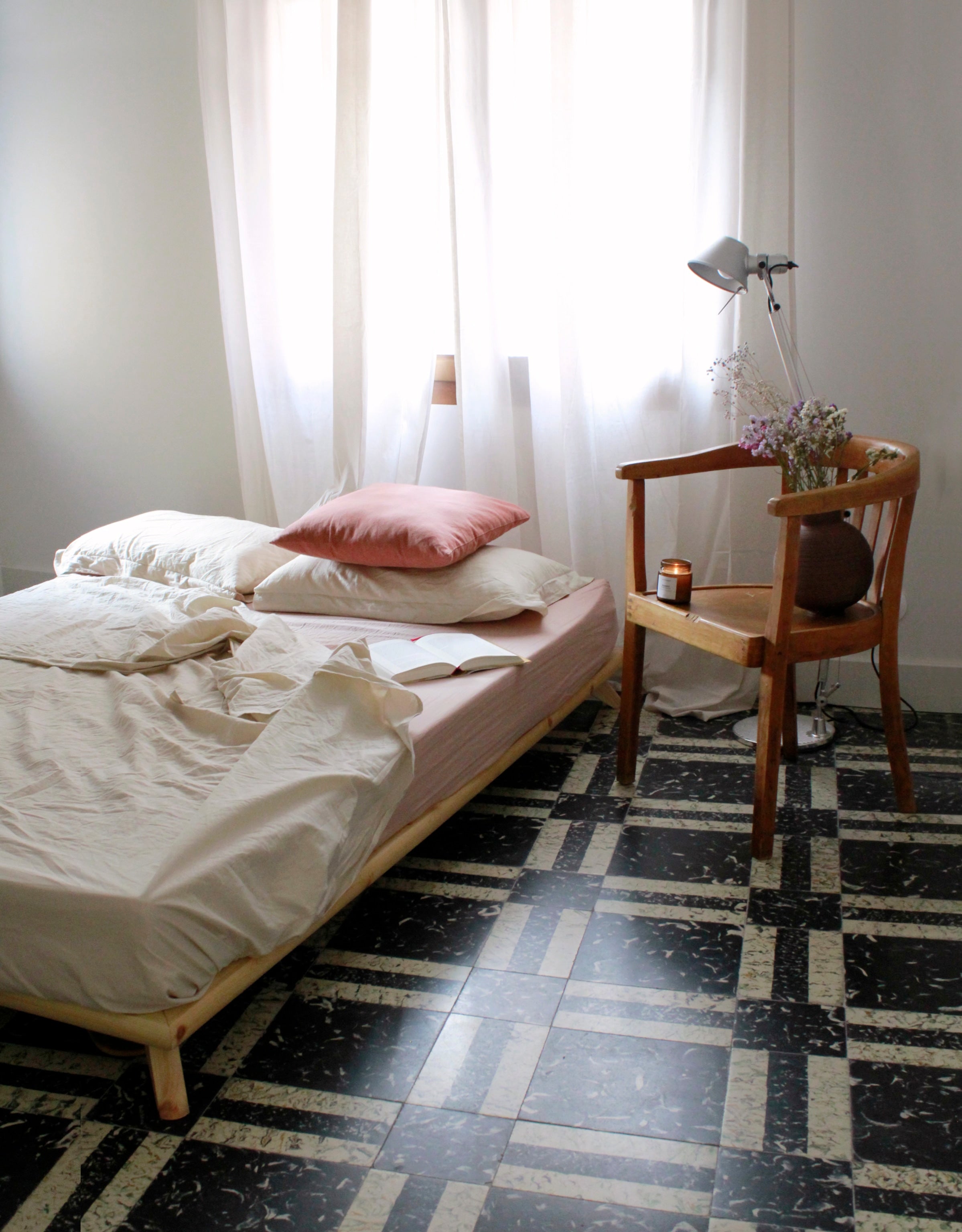 SENZA BED CLEAR LACQUERED 160 X 200