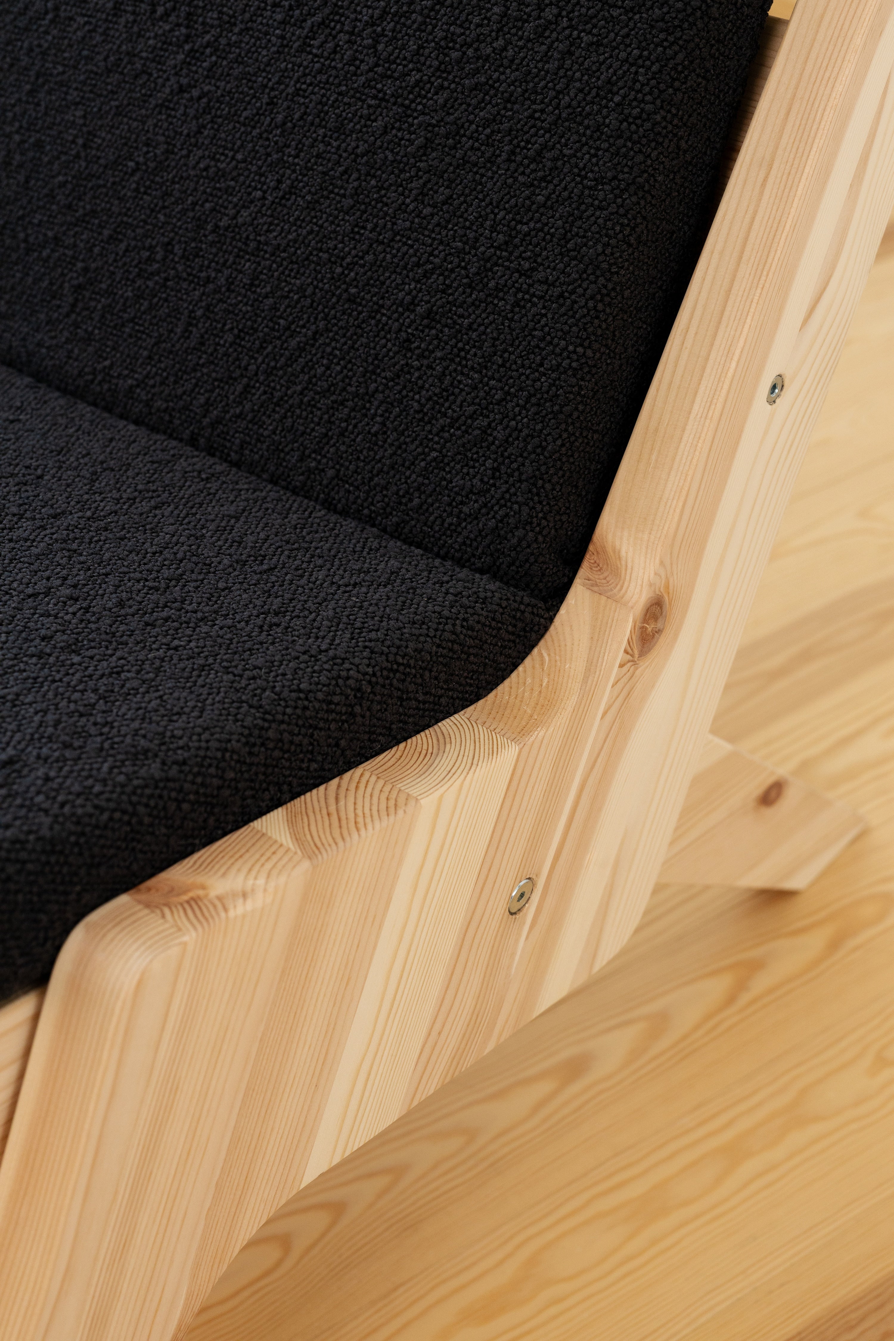 SWAY LOUNGE CHAIR RAW W. MIDNIGHT GREY MATTRESS