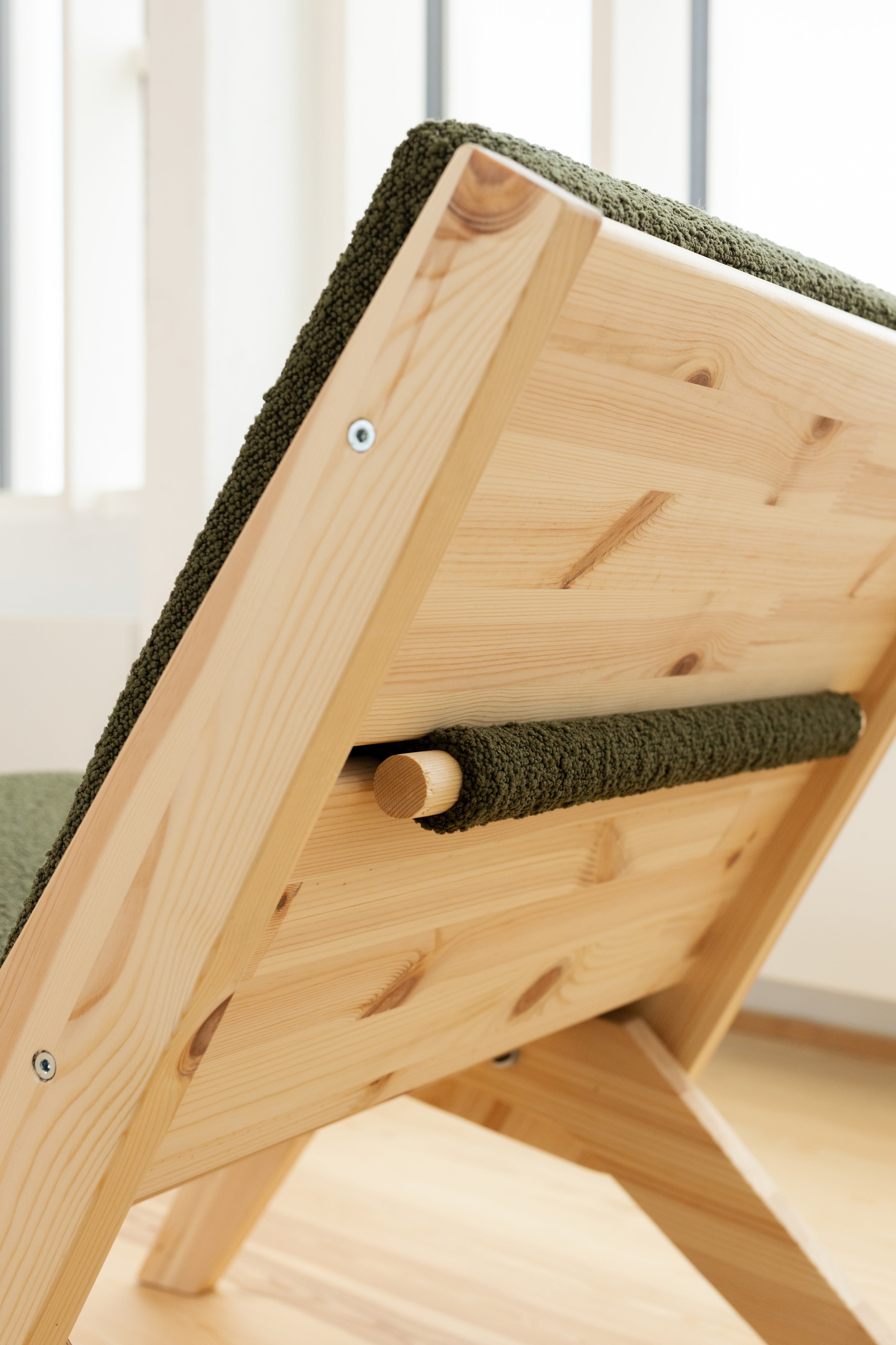 SWAY LOUNGE CHAIR RAW W. EVERGREEN MATTRESS