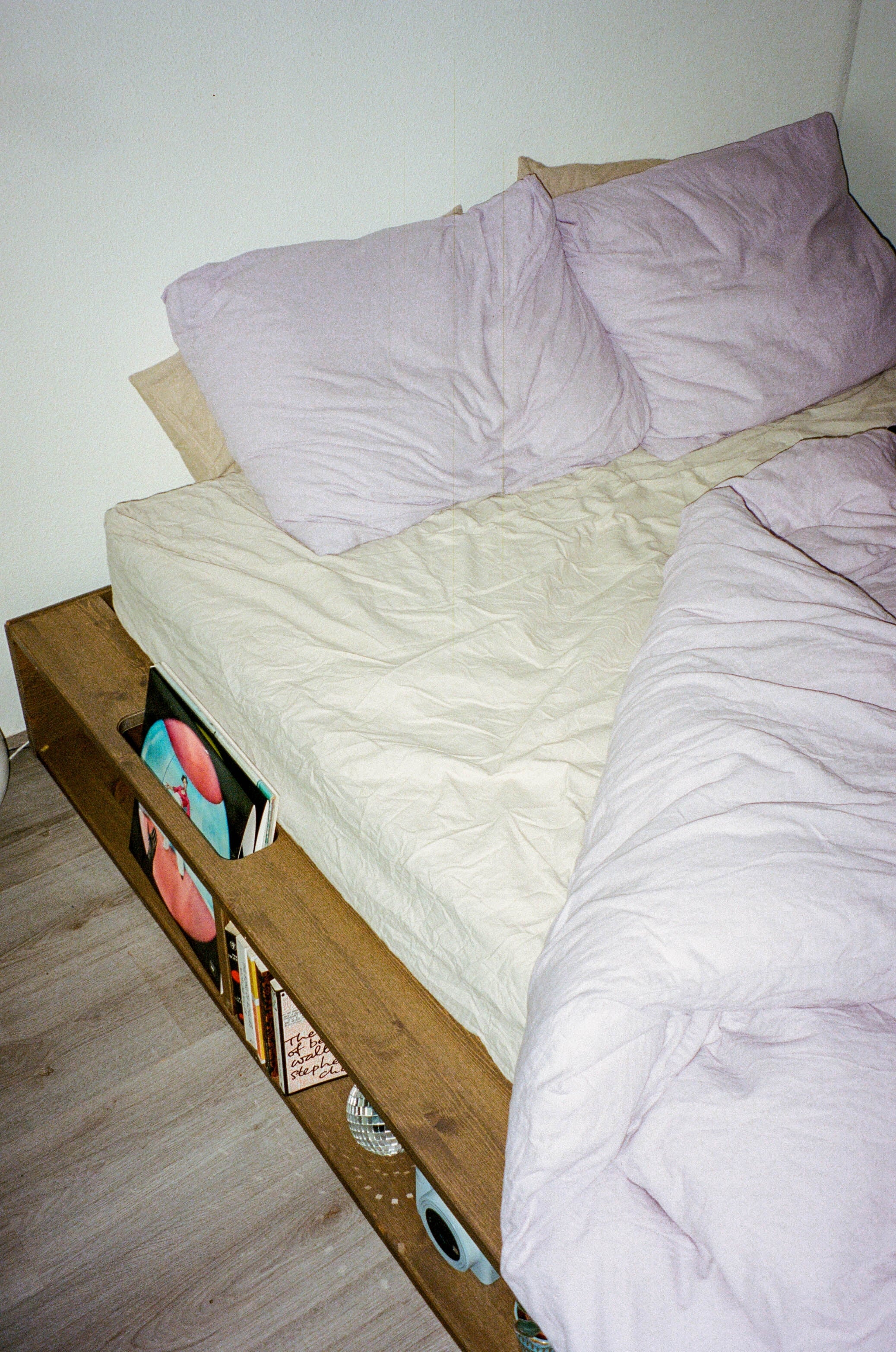 ZIGGY BED CAROB BROWN LACQUERED 160 X 200