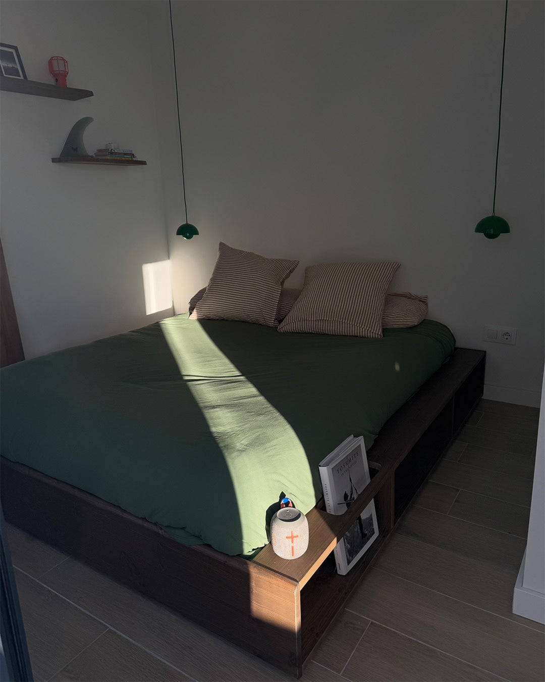 ZIGGY BED CAROB BROWN LACQUERED 180 X 200