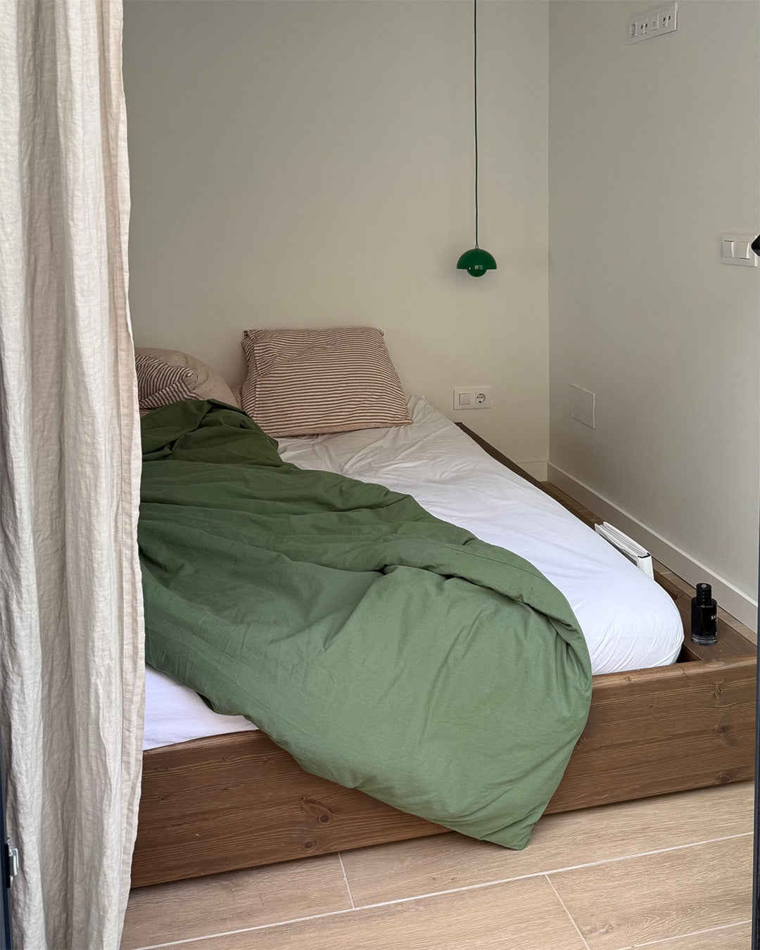 ZIGGY BED CAROB BROWN LACQUERED 160 X 200