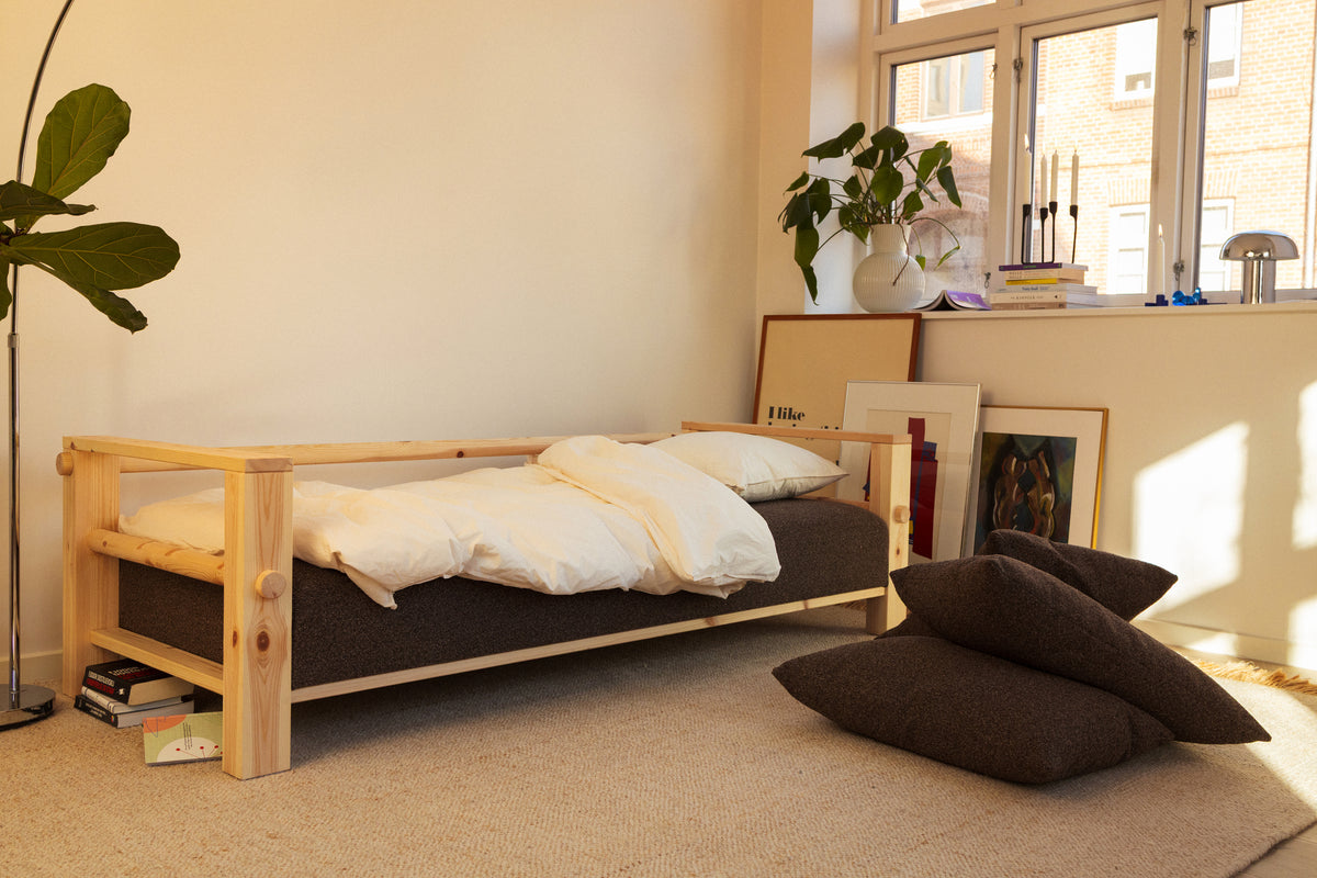 BARE RAW W. GOLDEN OCHRE