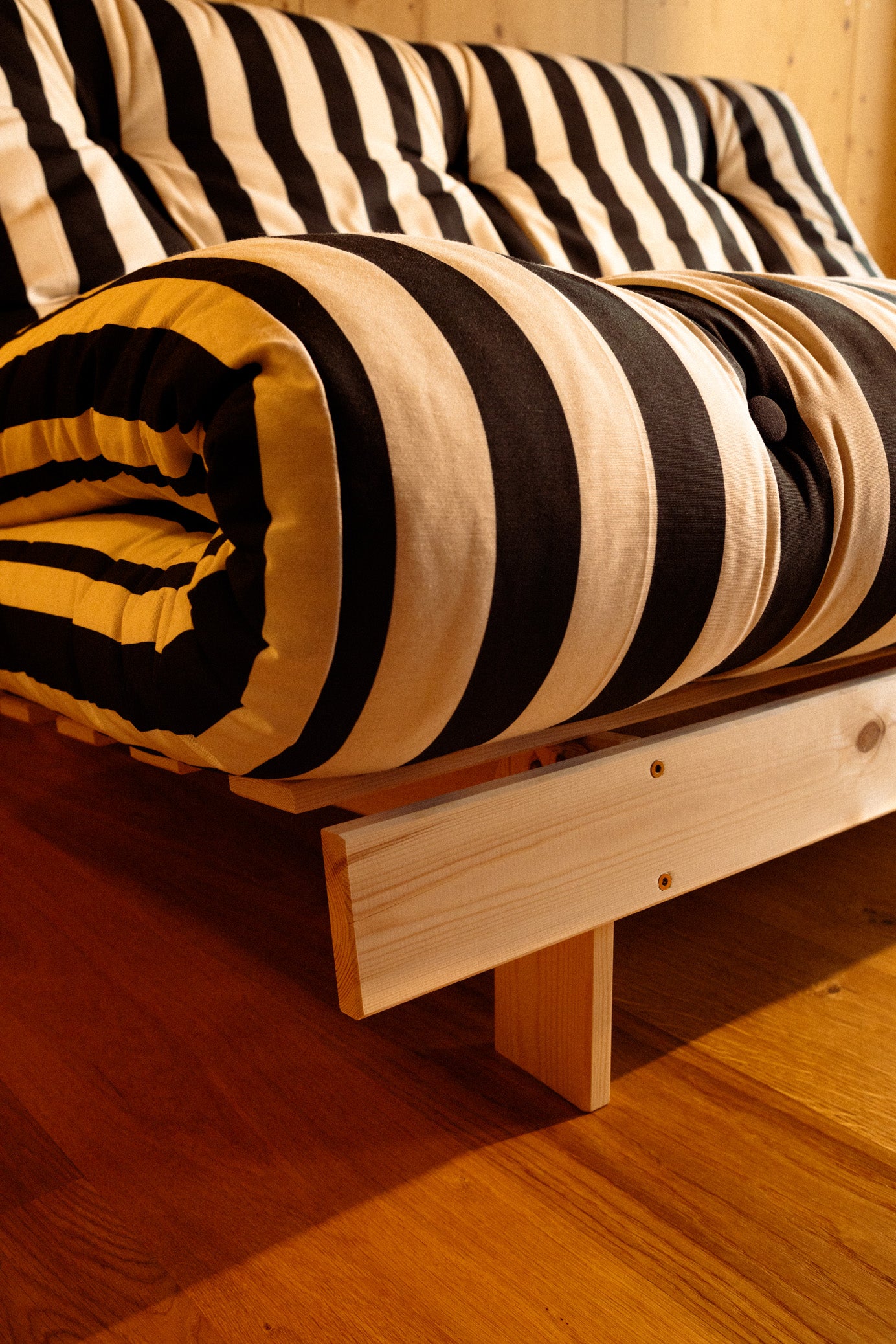 ROOTS RAW 140 X 200 W. ROOTS MATTRESS BLACK-WHITE