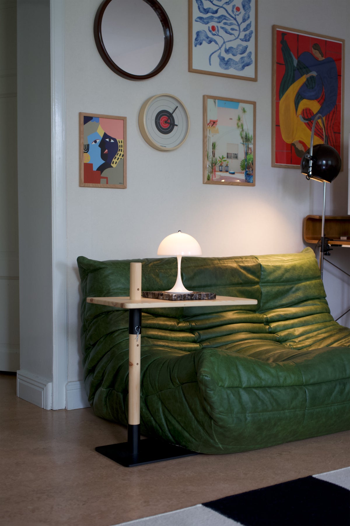 ADJUST TABLE BLACK NIGHT LACQUERED