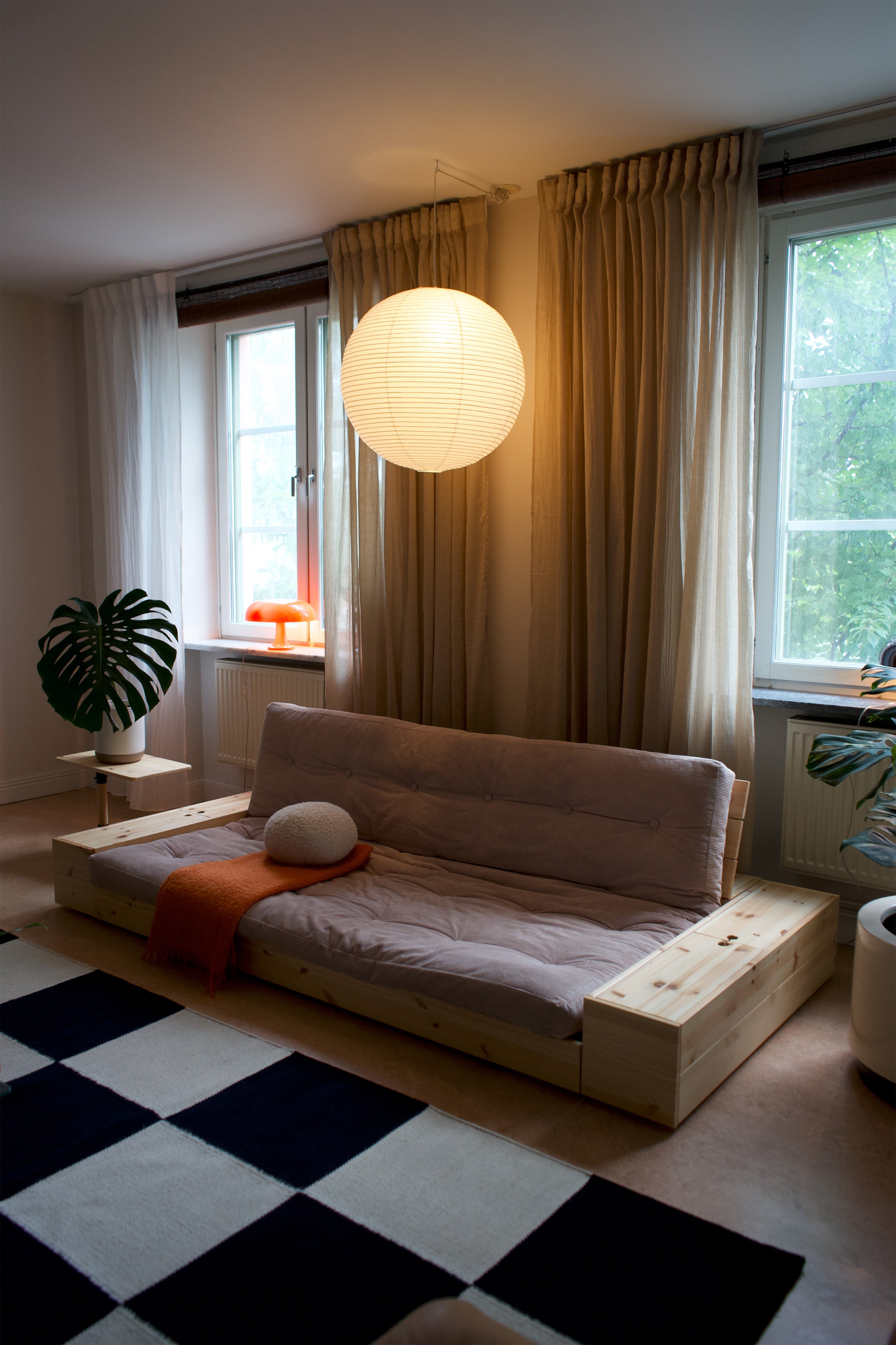 BASE BLACK NIGHT LACQUERED W. 5-LAYER MIXED MATTRESS SEAWEED