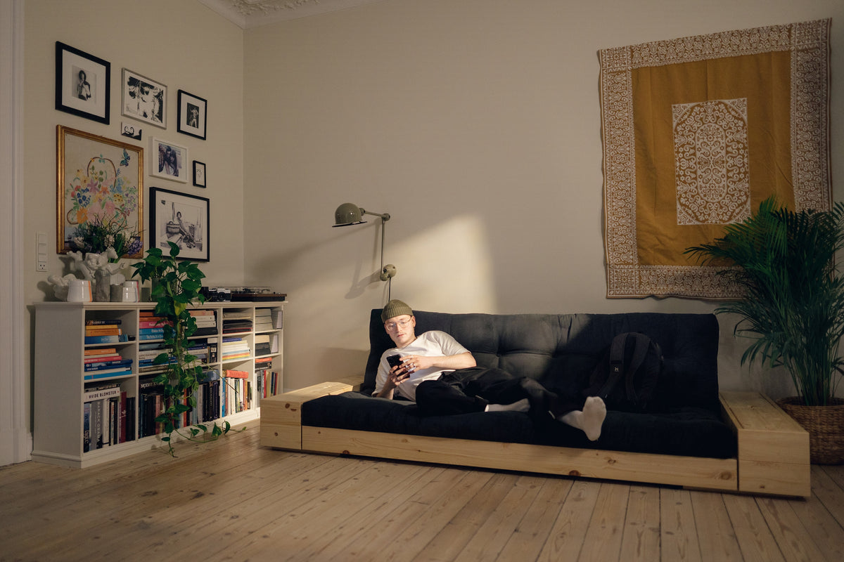 BASE BLACK NIGHT LACQUERED W. 5-LAYER MIXED MATTRESS SEAWEED