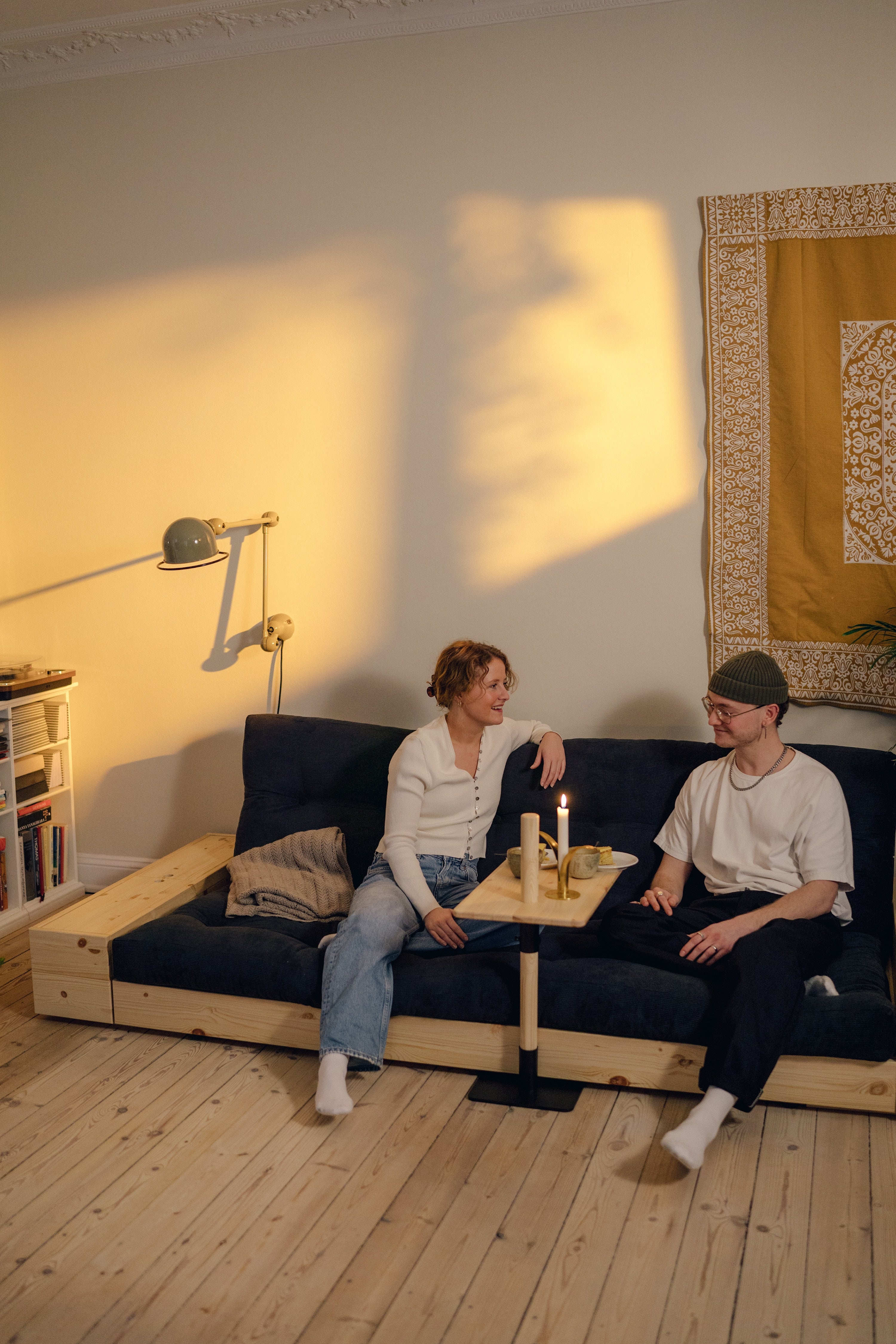 BASE BLACK NIGHT LACQUERED W. 5-LAYER MIXED MATTRESS MOCCA