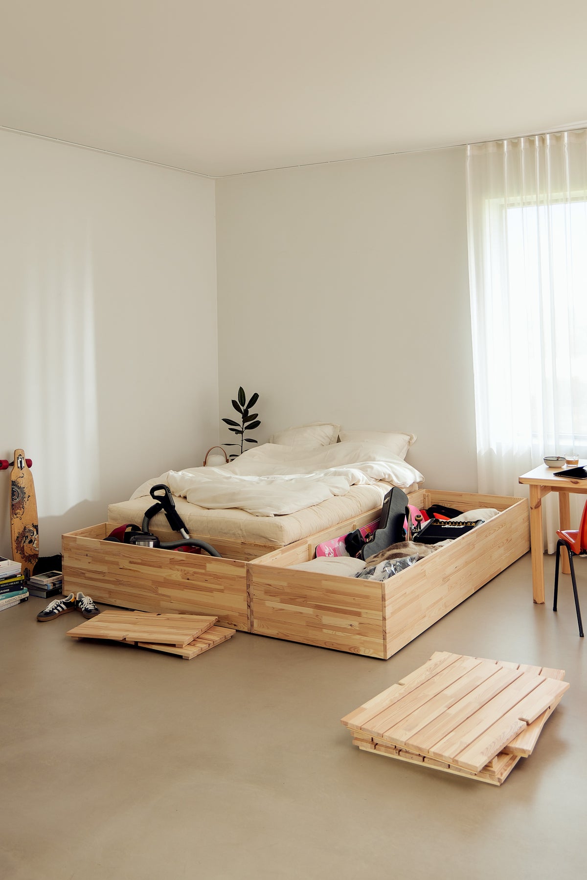 BASEMENT BED CLEAR LACQUERED 160 X 200