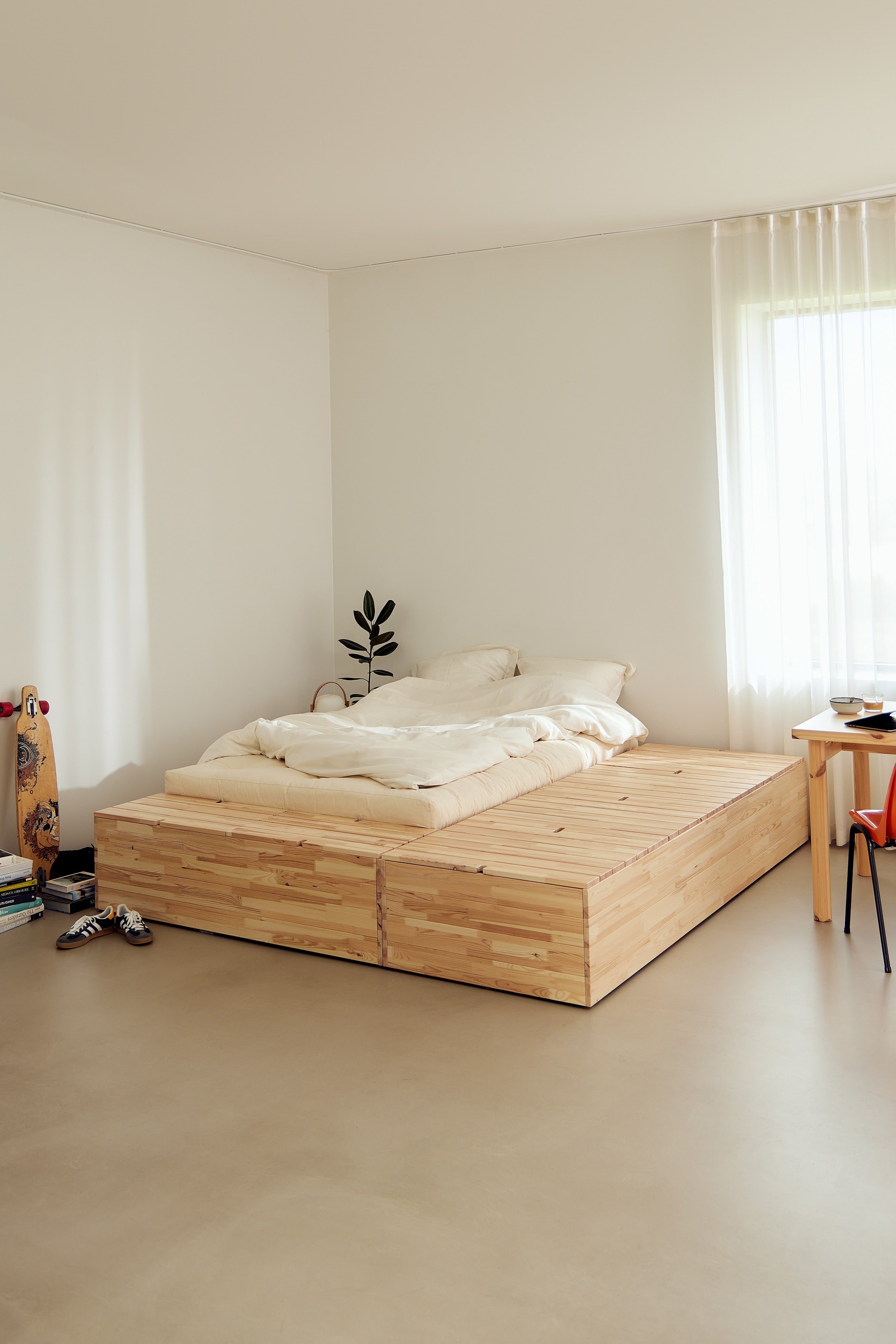 BASEMENT BED CLEAR LACQUERED 160 X 200