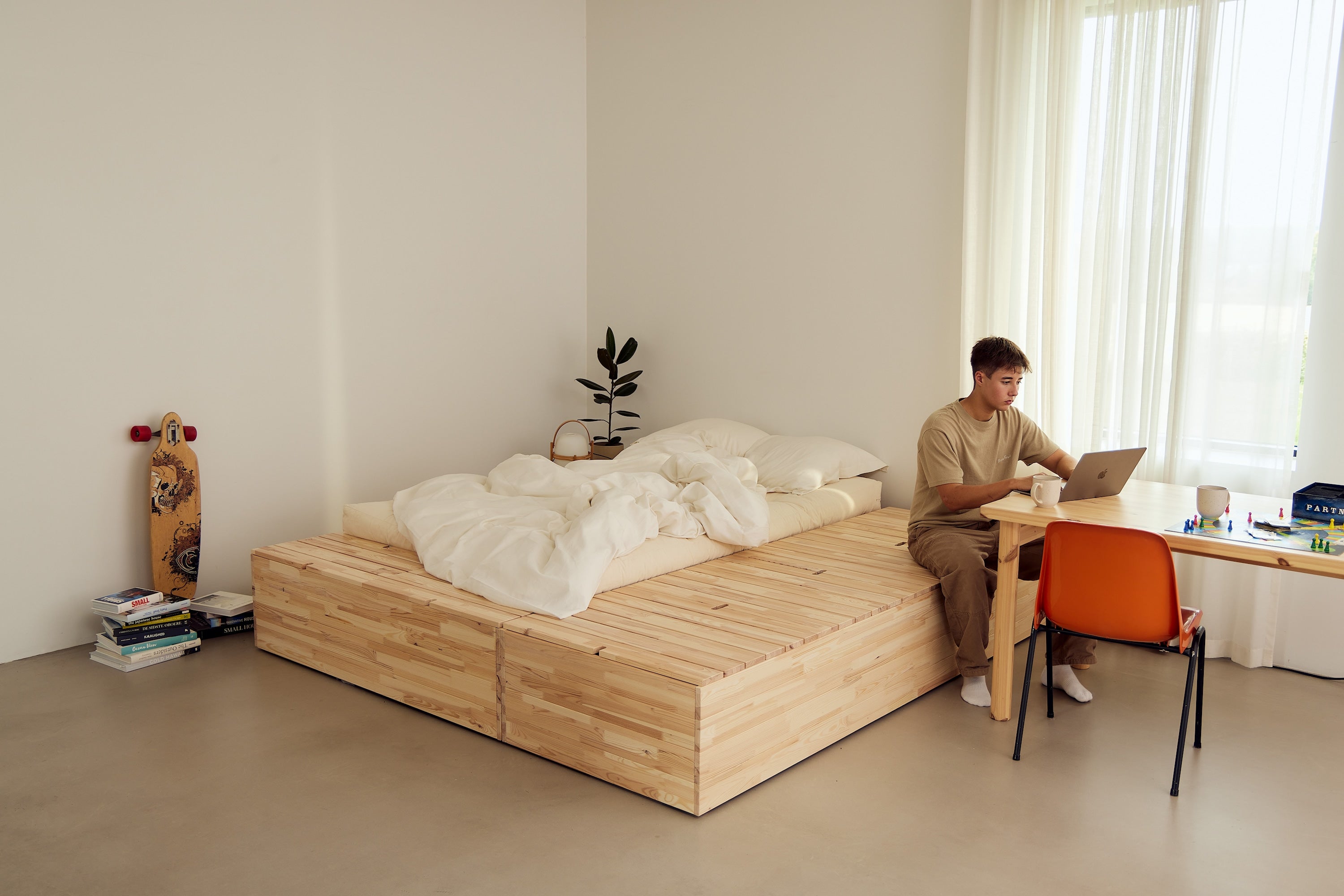 BASEMENT BED CLEAR LACQUERED 160 X 200