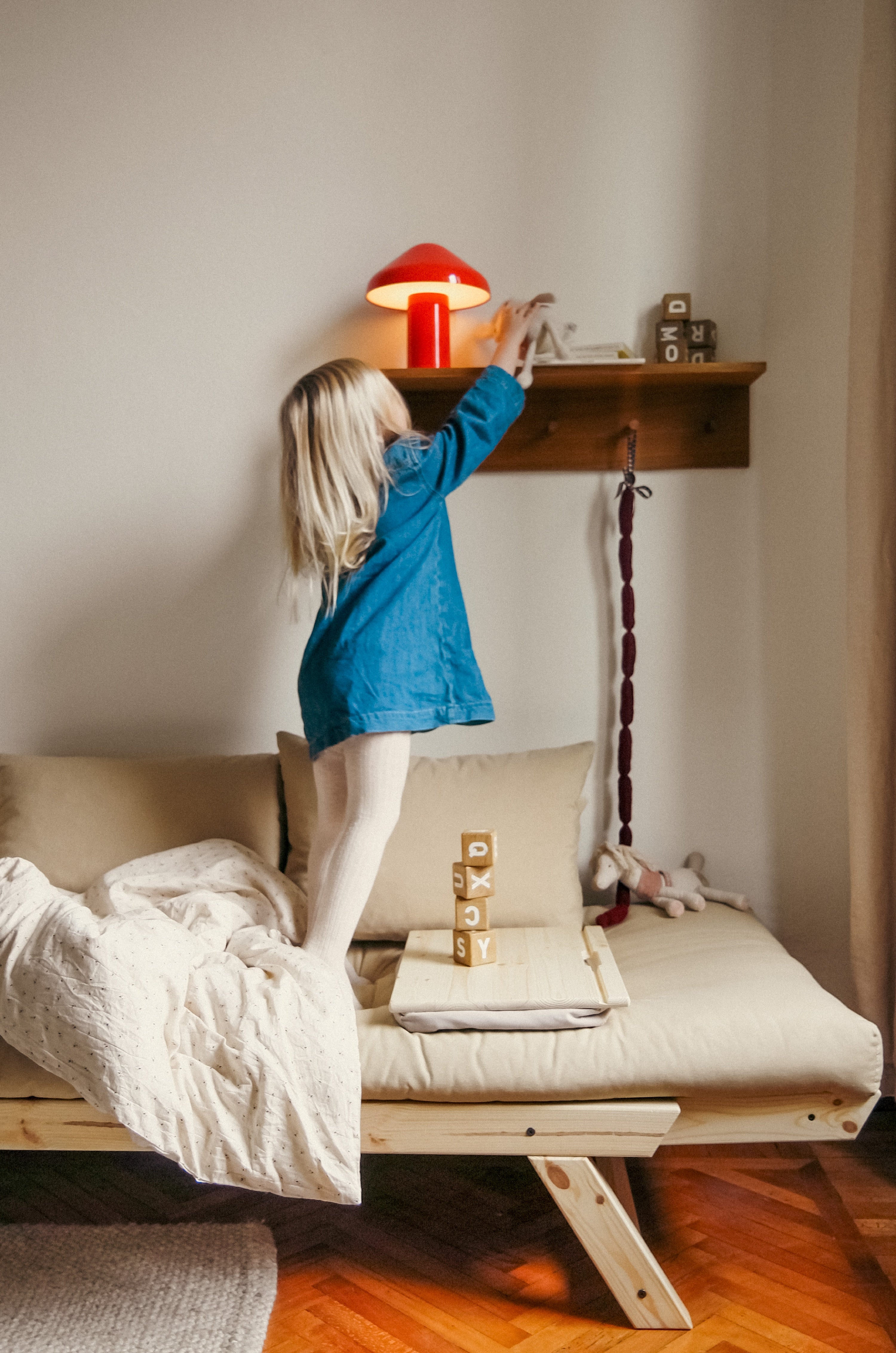 BEBOP CLEAR LACQUERED W. 4-LAYER MIXED MATTRESS CLAY BROWN