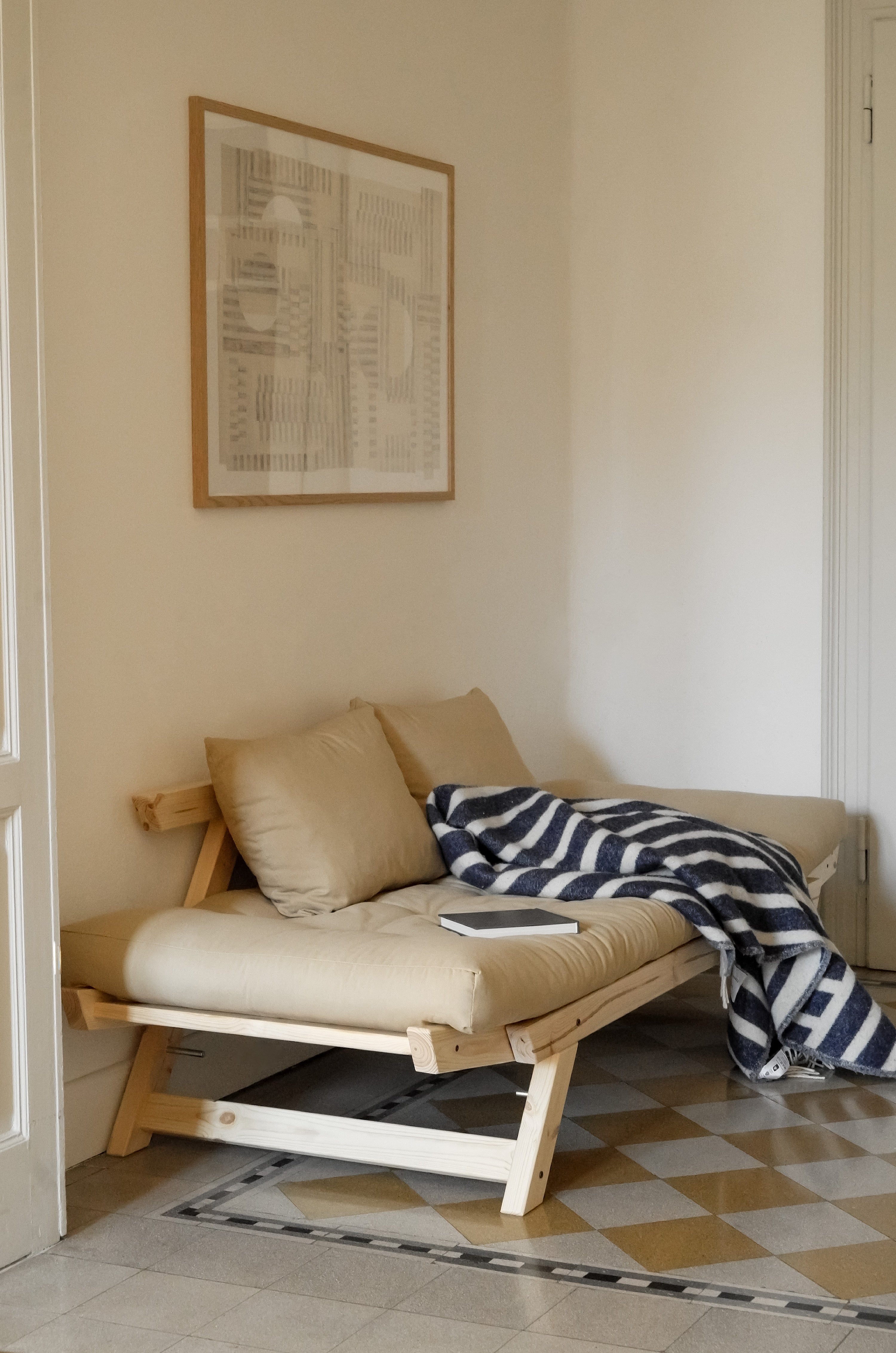 BEBOP CLEAR LACQUERED W. 4-LAYER MIXED MATTRESS BEIGE