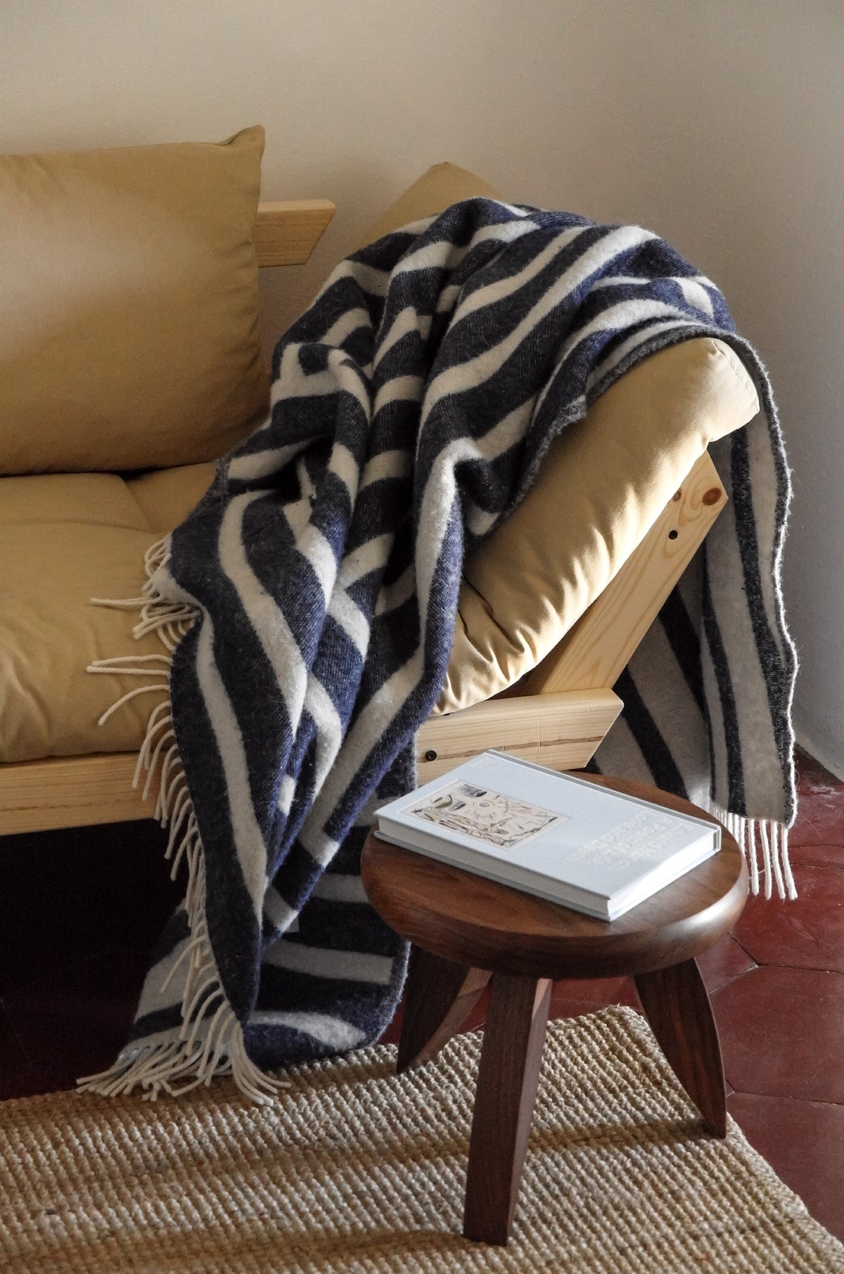 BEBOP CLEAR LACQUERED W. 4-LAYER MIXED MATTRESS BORDEAUX