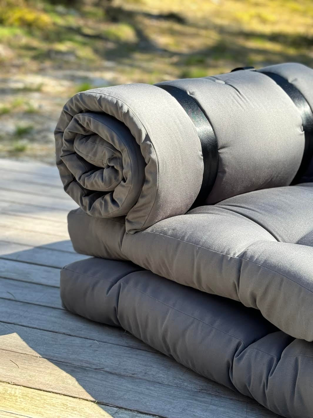 BUCKLE-UP CHAIR OUT™ BEIGE W. 2 BLACK NYLON BELTS