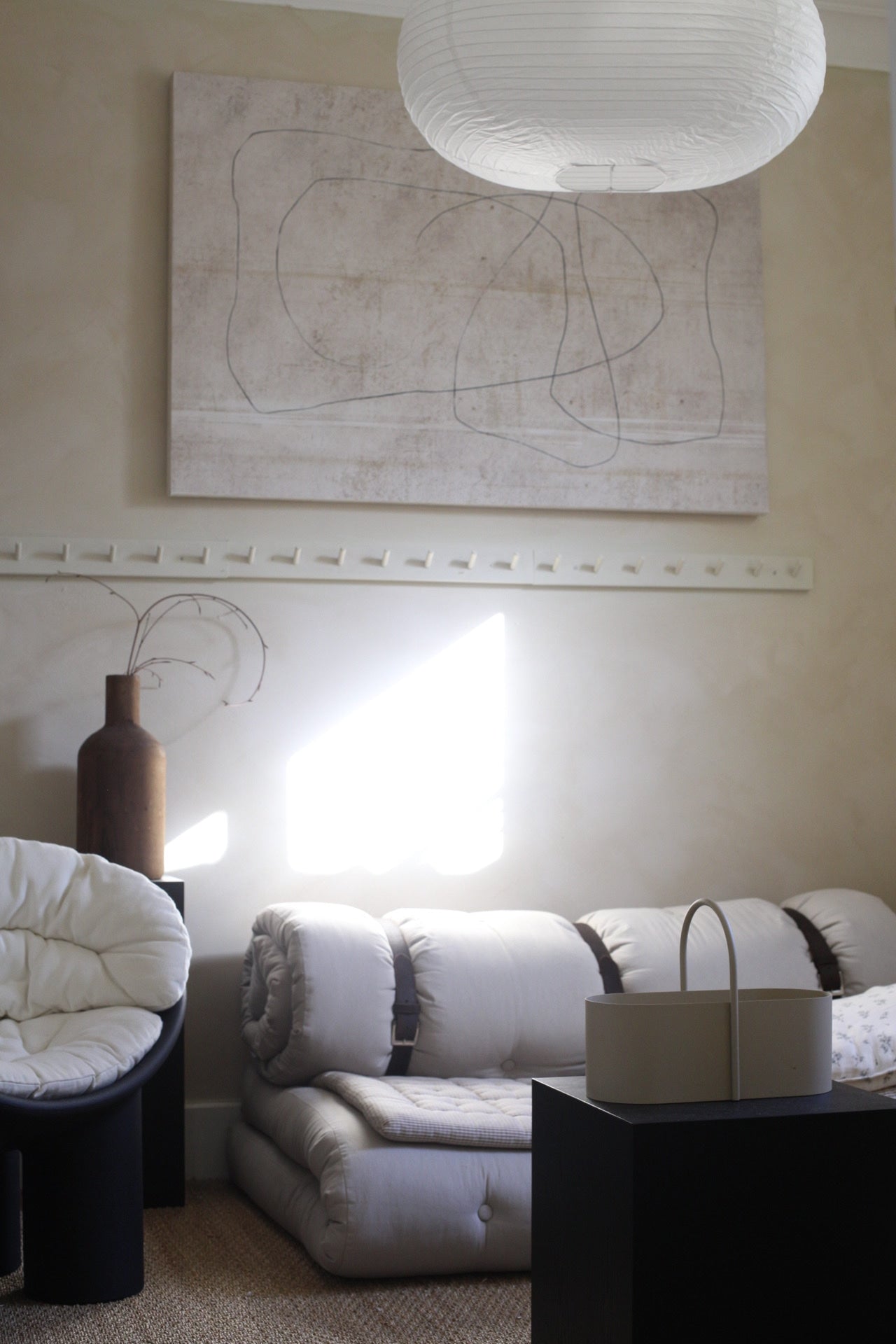 BUCKLE-UP SOFA BEIGE W. 3 BROWN LEATHER BELTS