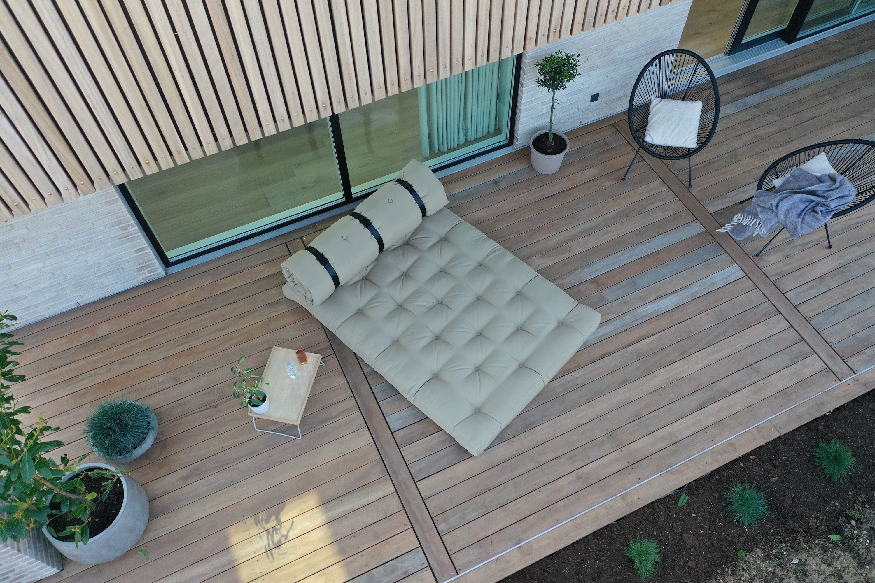 BUCKLE-UP SOFA OUT™ DARK GREY W. 3 BLACK NYLON BELTS