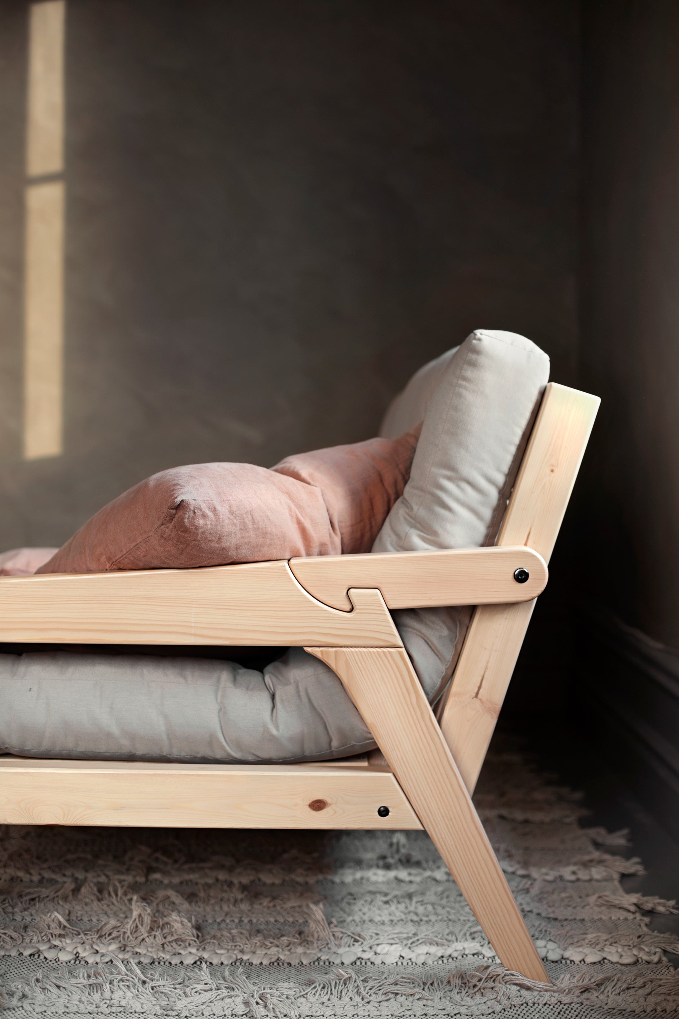 GRAB CAROB BROWN LACQUERED W. 5-LAYER MIXED MATTRESS CLAY BROWN