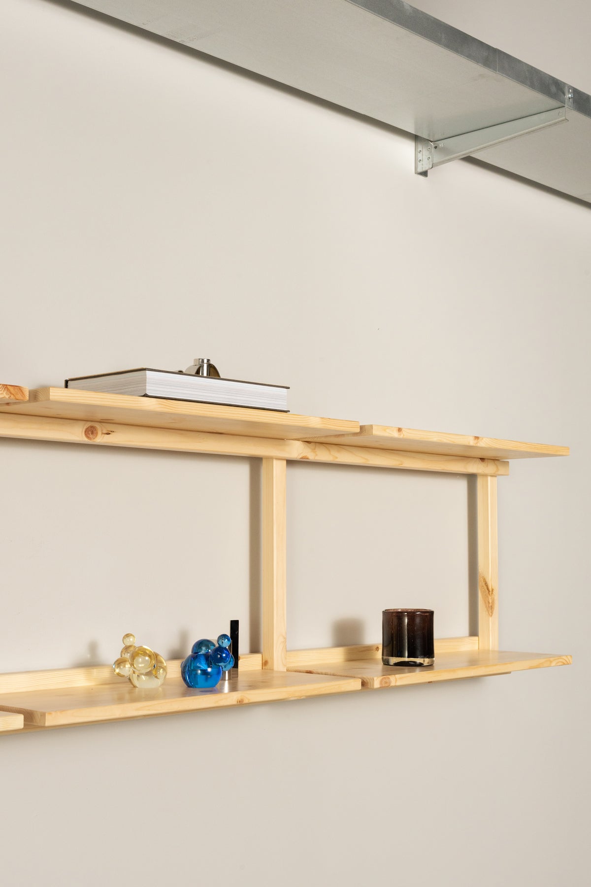 GROOVE SHELVING WIDE RAW