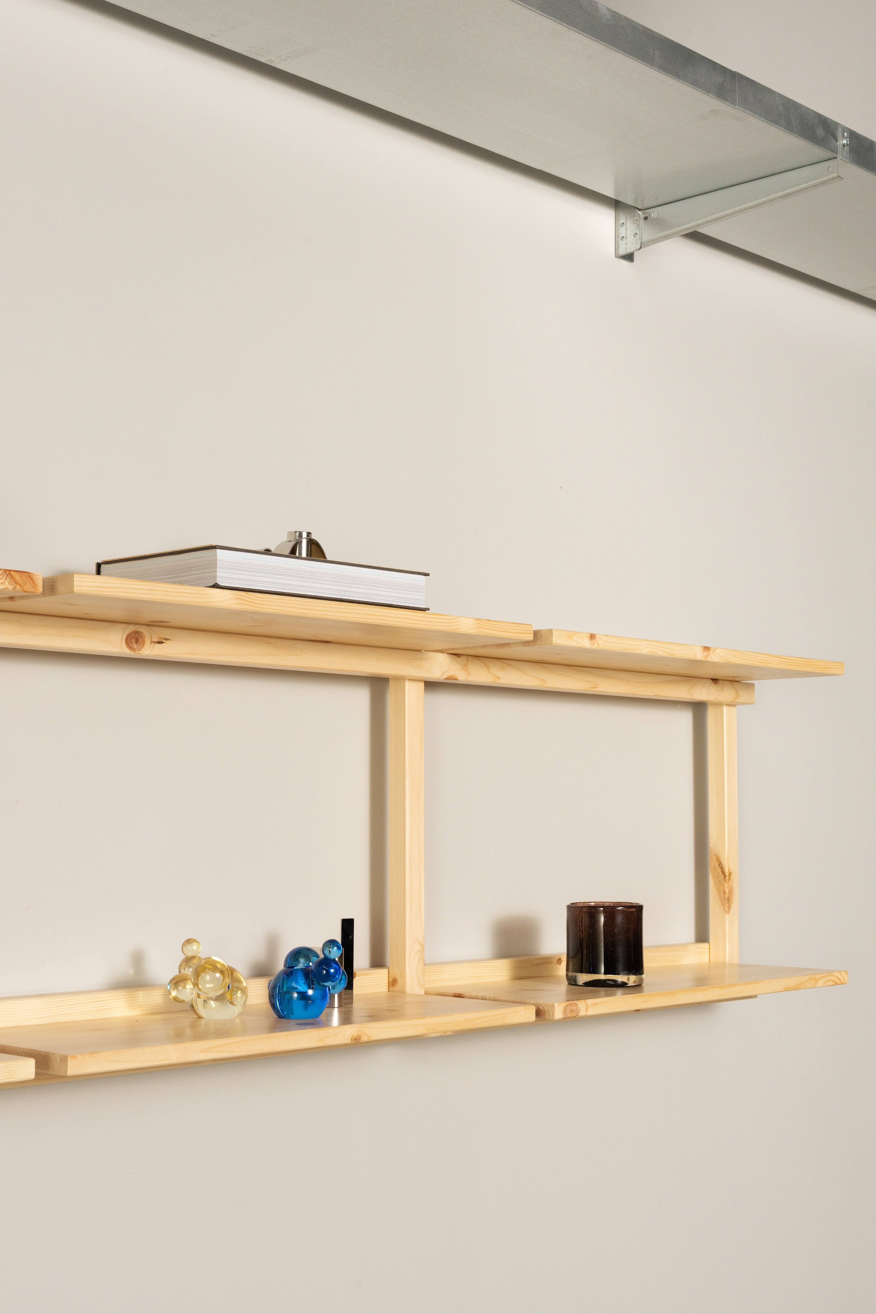 GROOVE SHELVING WIDE RAW