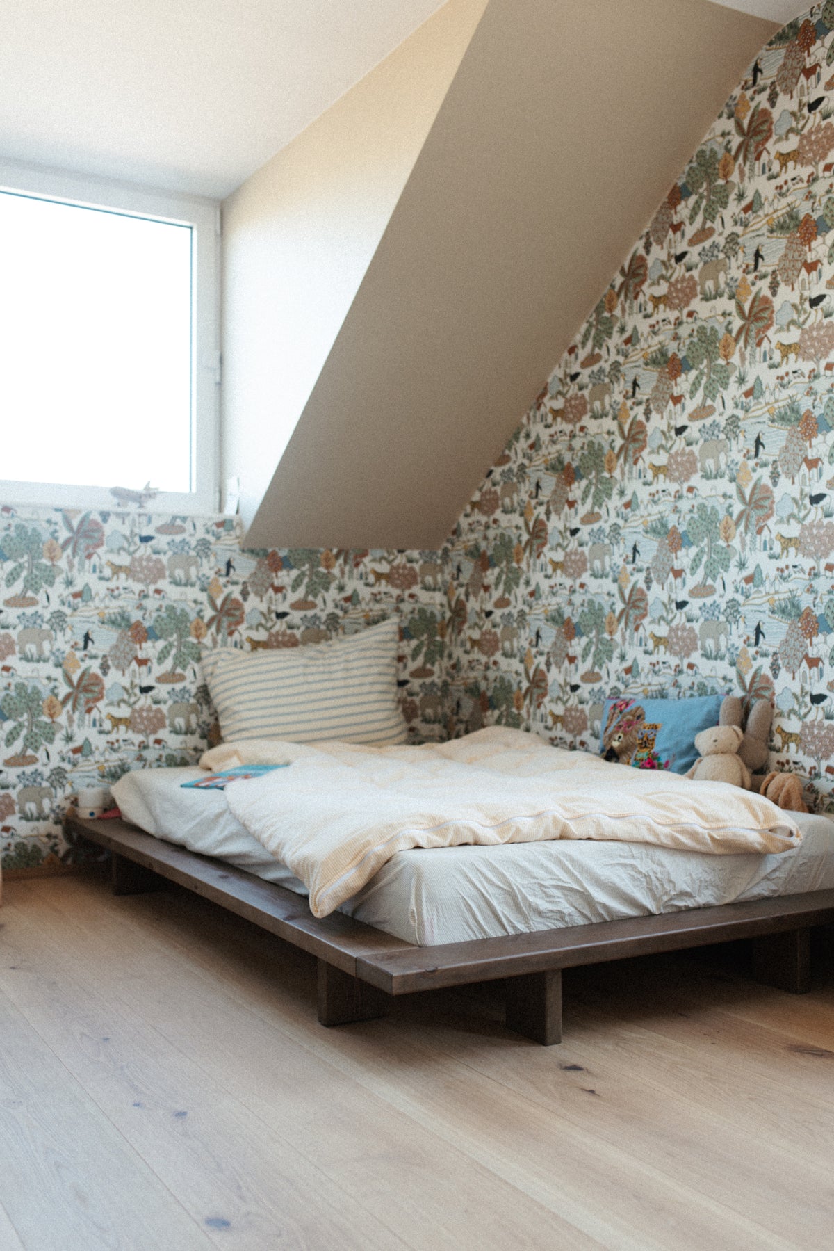 JAPAN BED CAROB BROWN 120 X 200