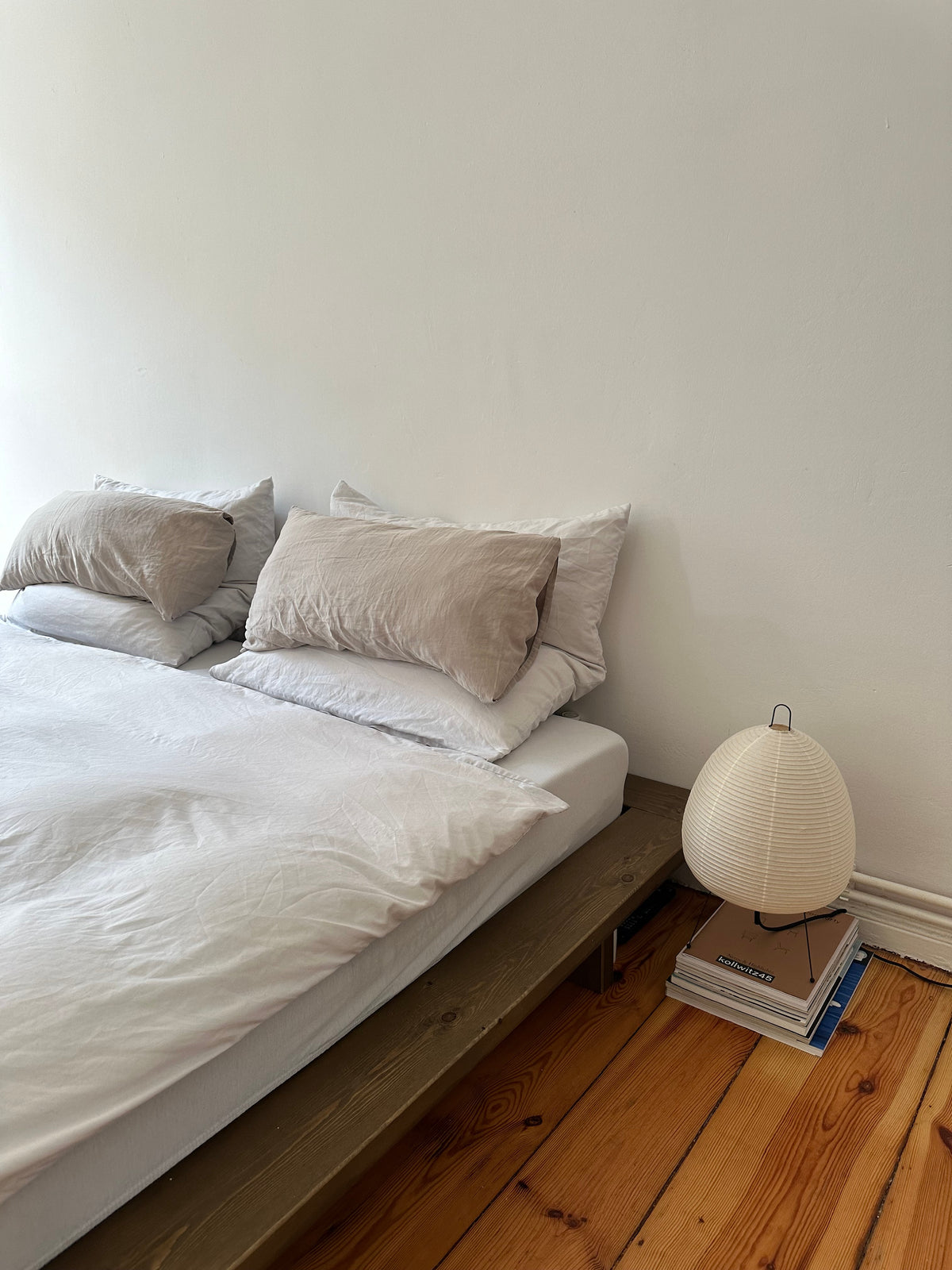 JAPAN BED CAROB BROWN QUEEN SIZE