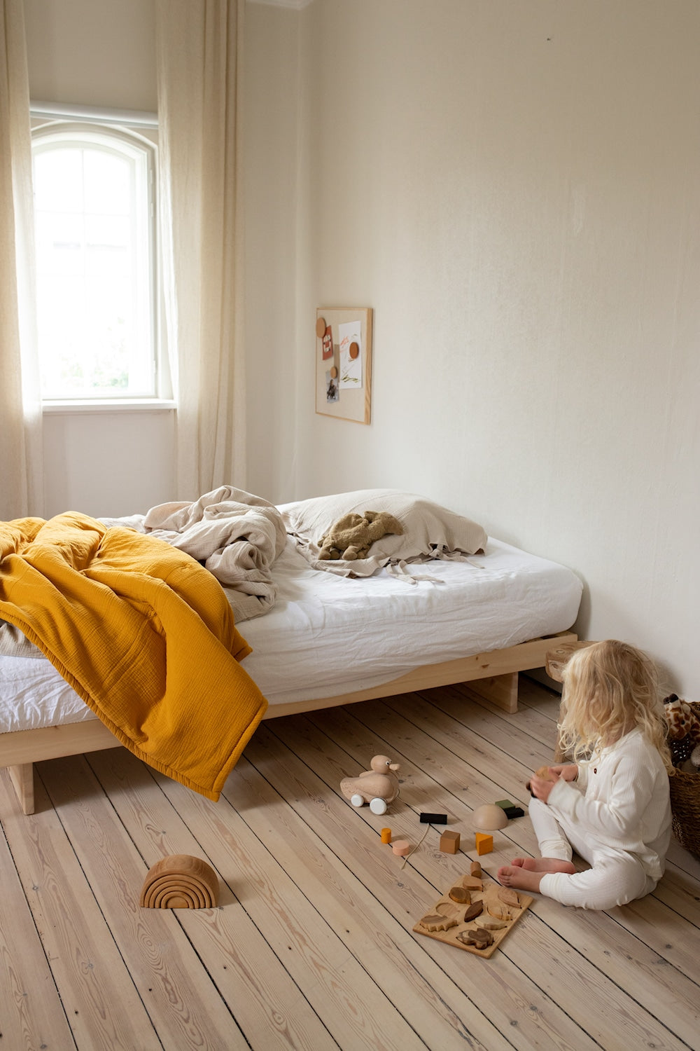 KANSO BED RAW FULL SIZE W. 2 PCS BED ROLLERS RAW