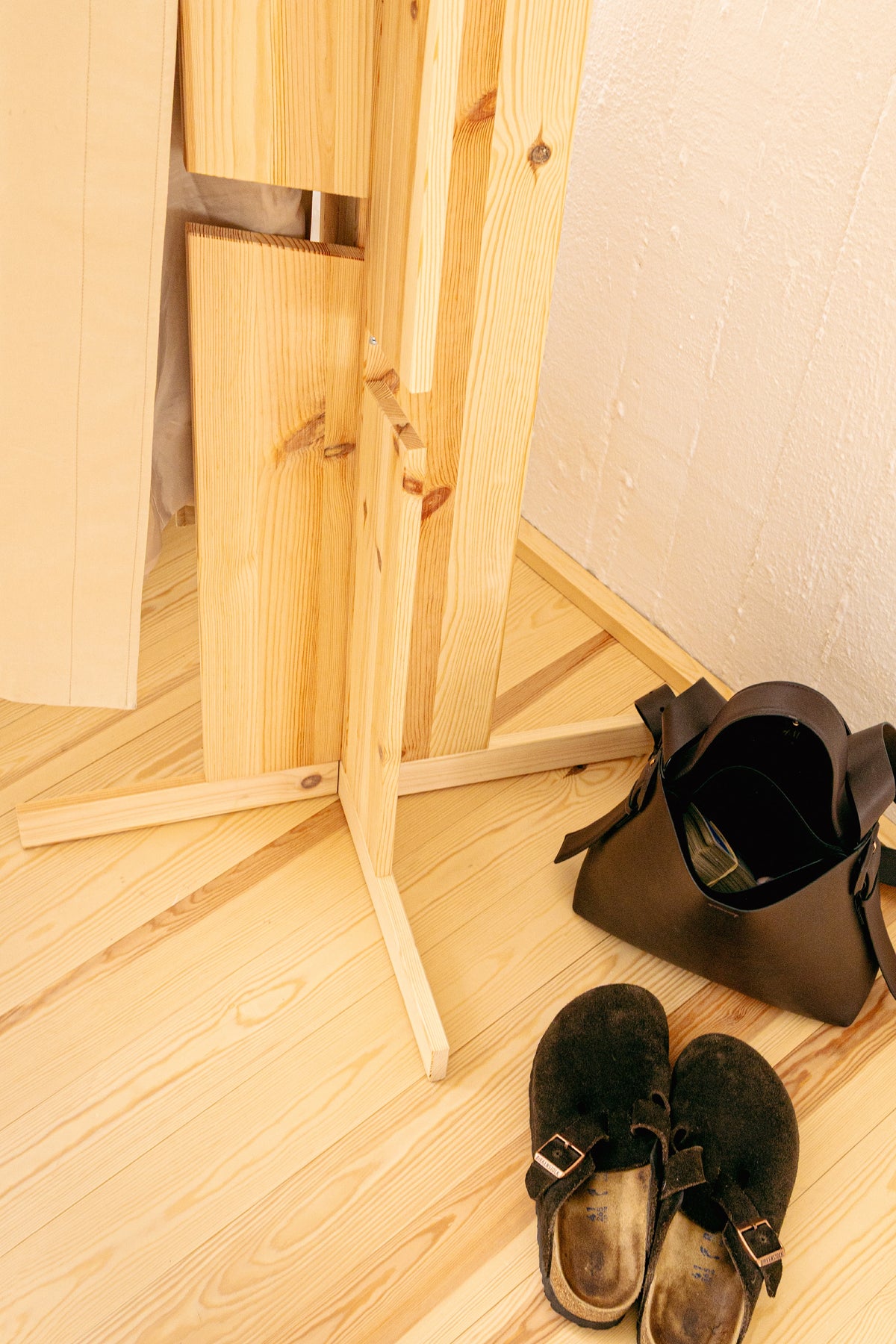 KEEPER COAT STAND RAW