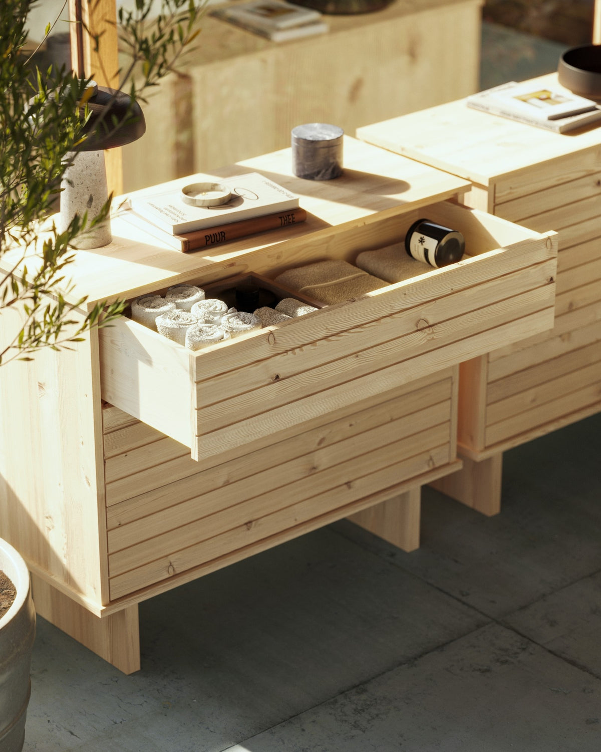 KOMMO DRESSER CLEAR LACQUERED