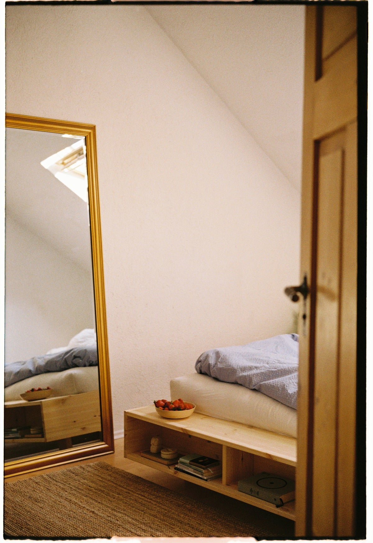 MERGE BED RAW KING SIZE