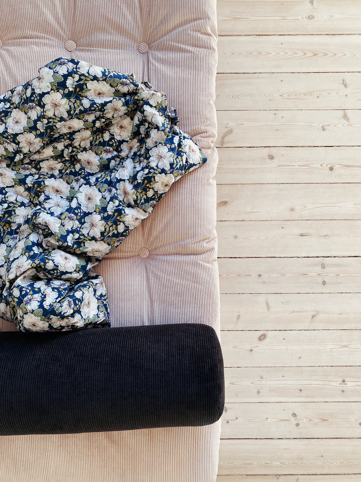 NEXT DAYBED CLEAR LACQUERED W. 4-LAYER MIXED MATTRESS SEAWEED