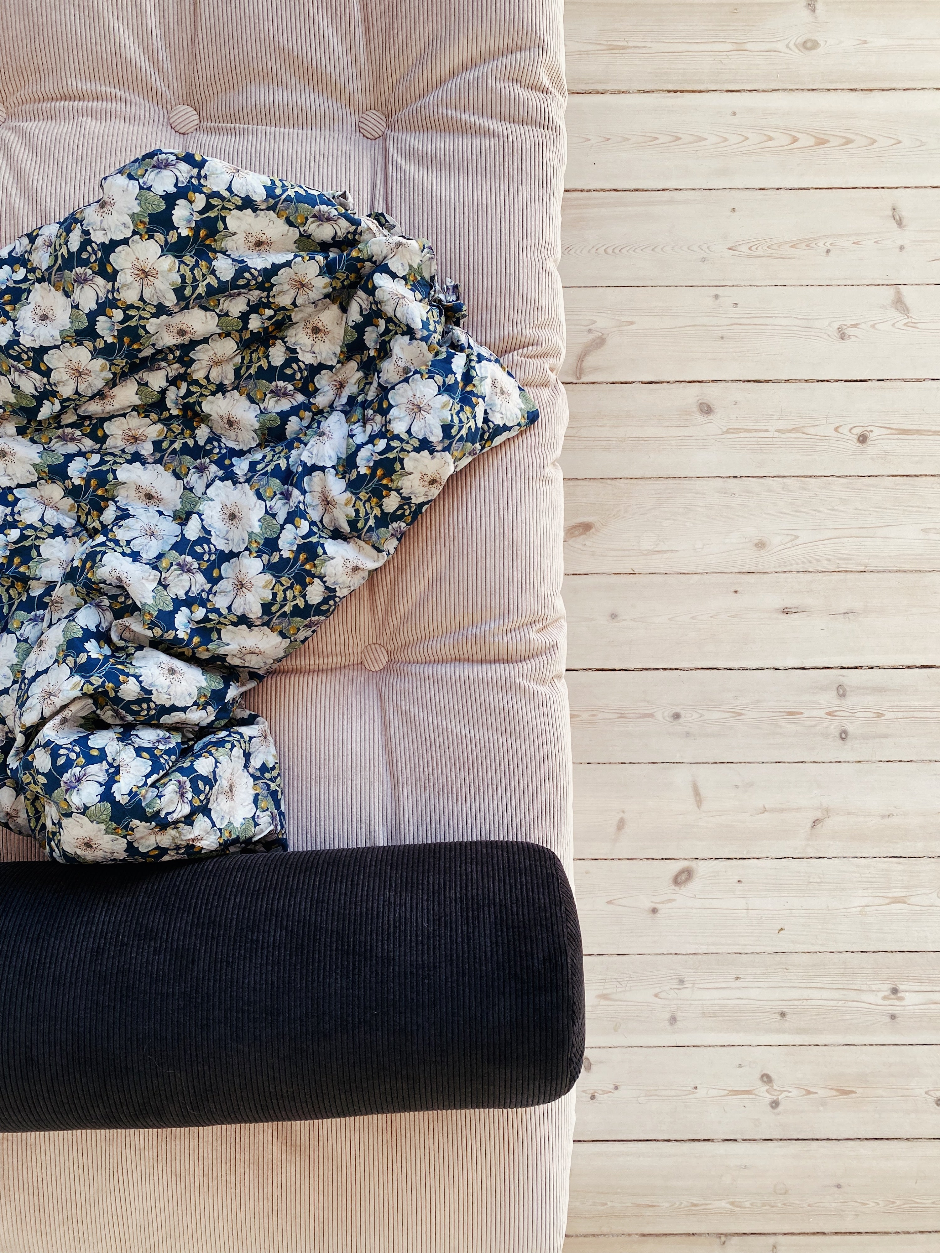 NEXT DAYBED CLEAR LACQUERED W. 4-LAYER MIXED MATTRESS SEAWEED