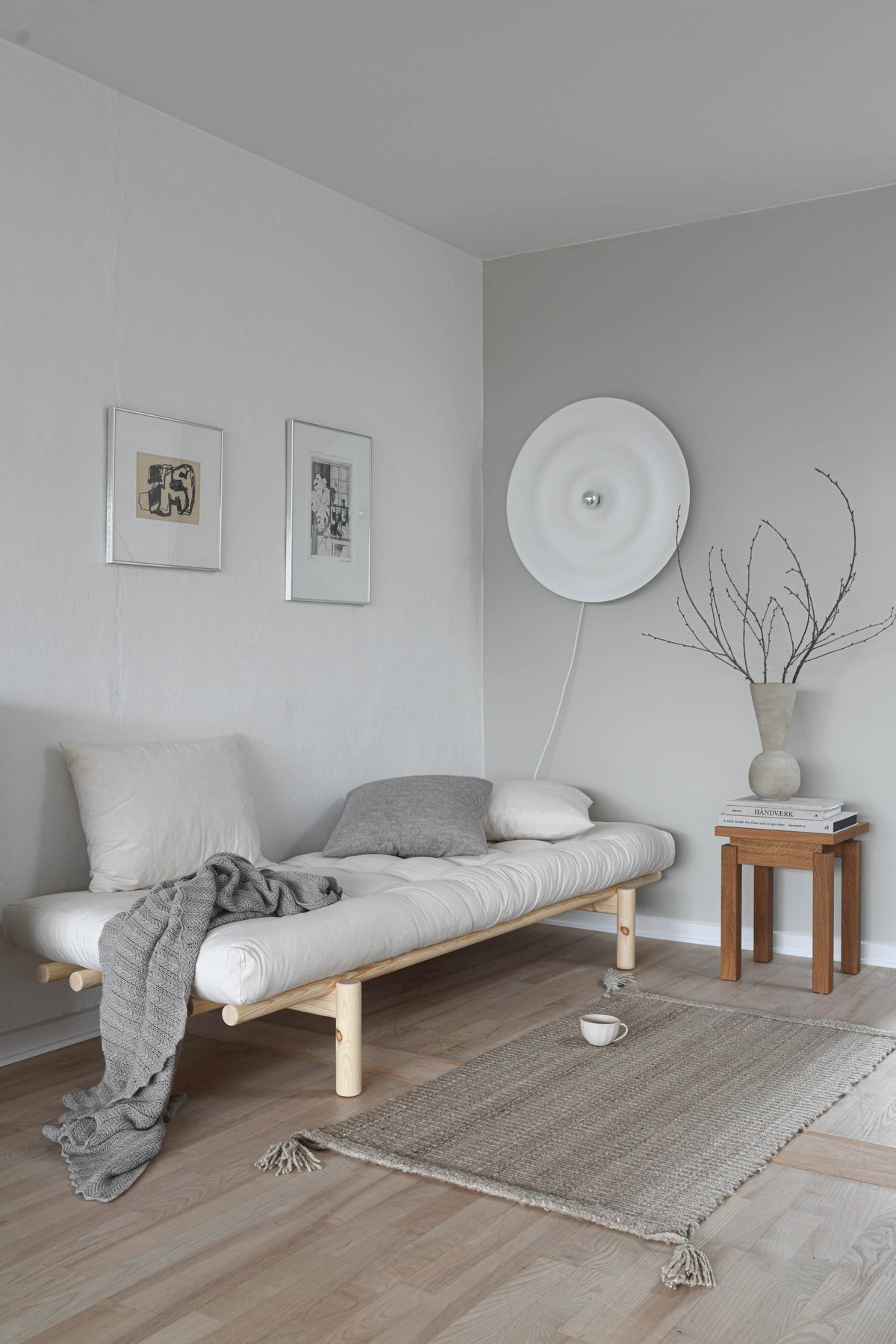 PACE DAYBED CLEAR LACQUERED W. 4-LAYER MIXED MATTRESS MOCCA