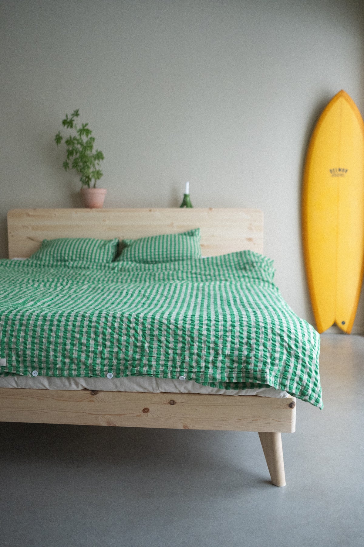 RETREAT BED CLEAR LACQUERED 160 X 200