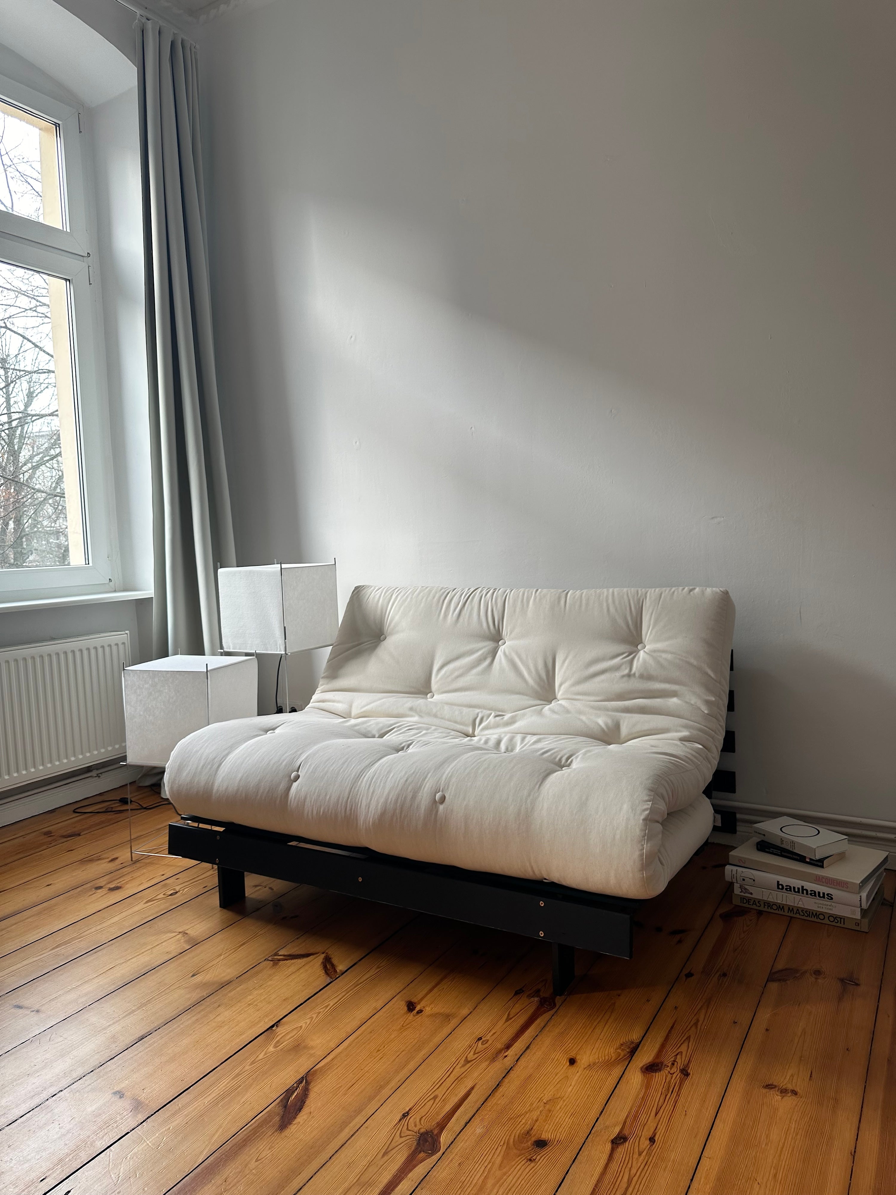 ROOTS BLACK NIGHT LACQUERED 140 X 200 W. ROOTS MATTRESS DARK GREY