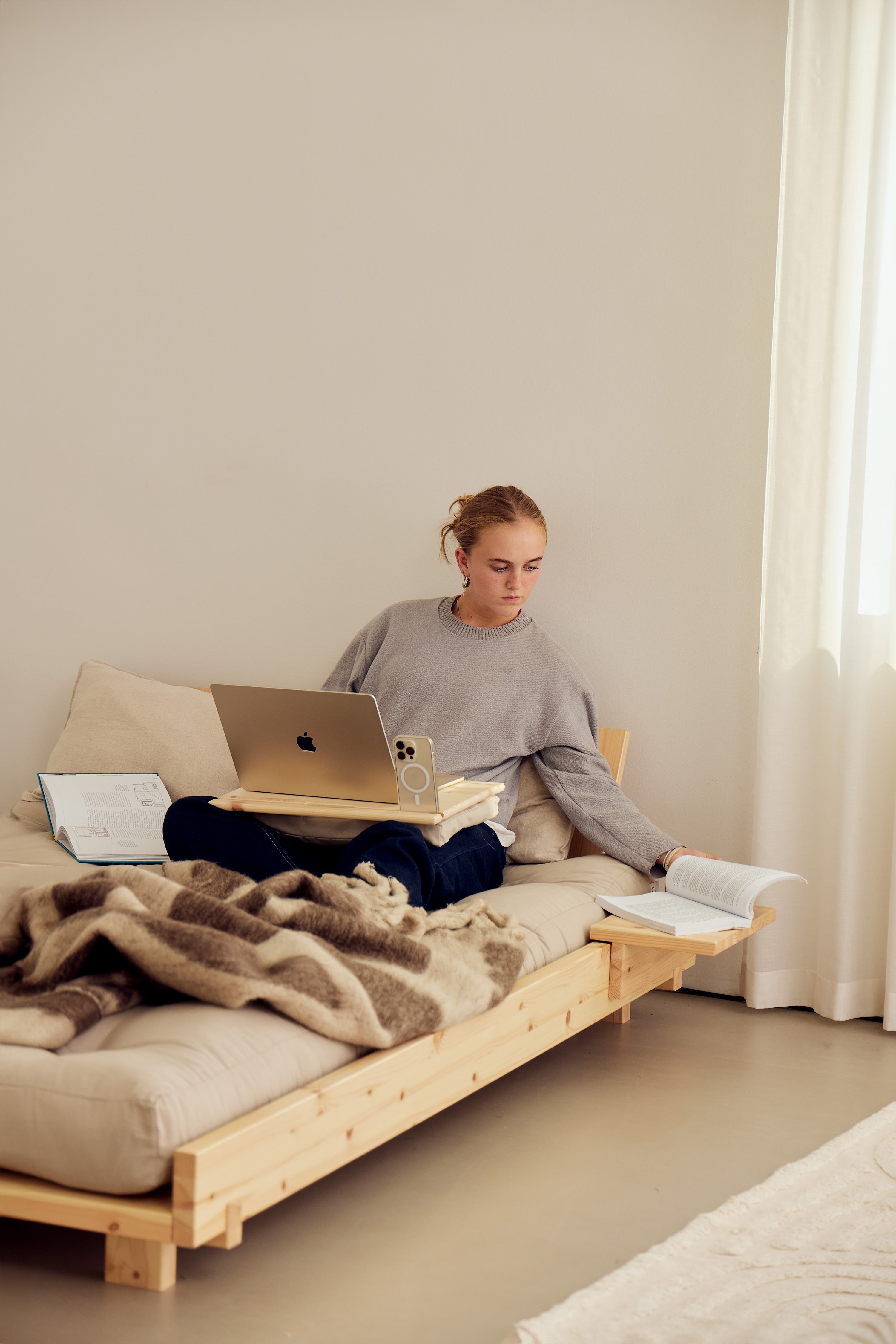 SOCIAL BED CLEAR LACQUERED 160 X 200 W. 2 PCS BACK RESTS AND 2 PCS SIDE TABLES