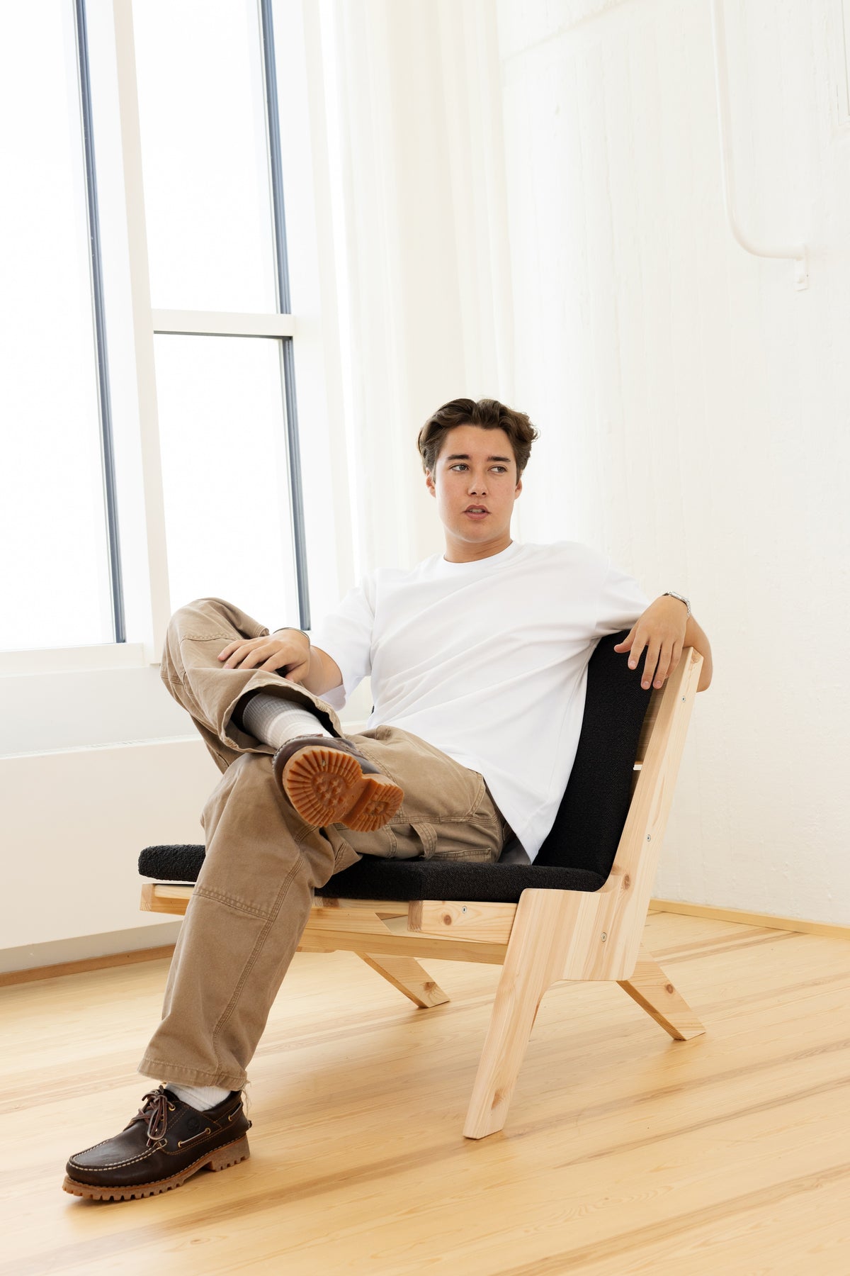 SWAY LOUNGE CHAIR RAW W. MIDNIGHT GREY MATTRESS