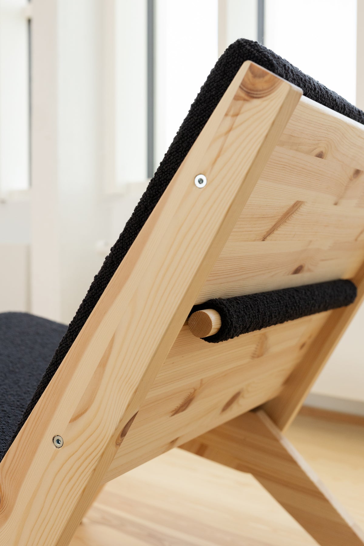 SWAY LOUNGE CHAIR RAW W. MIDNIGHT GREY MATTRESS