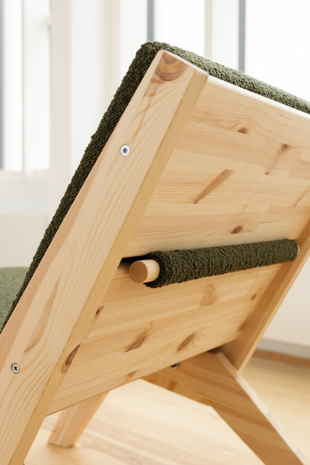 SWAY LOUNGE CHAIR RAW W. EVERGREEN MATTRESS